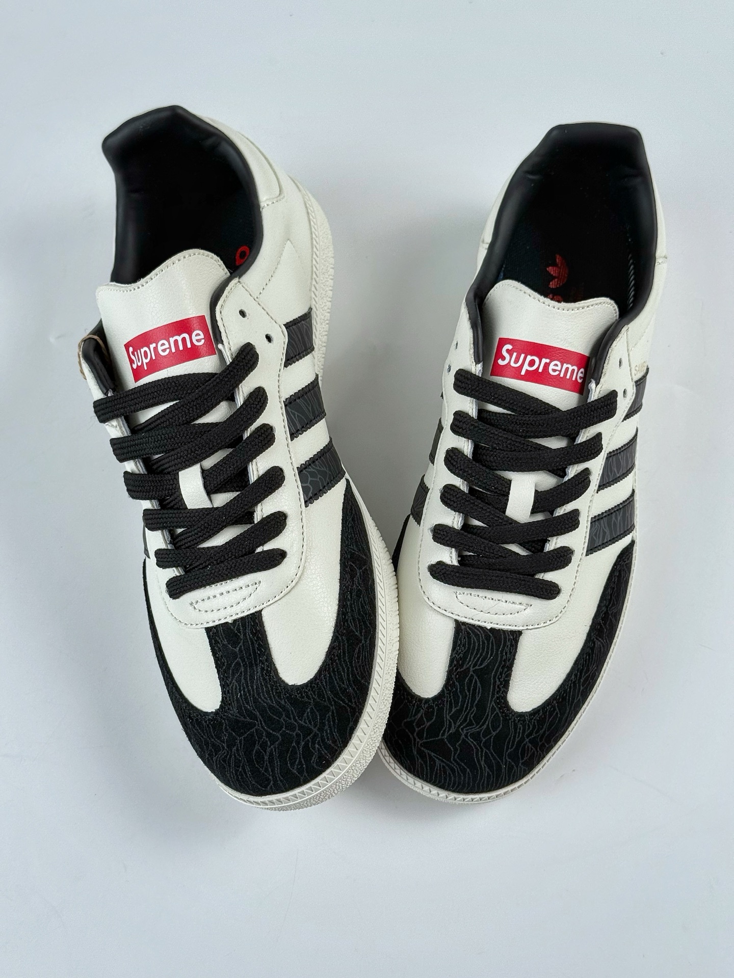 200 adidas originals Samba OG x Supreme 黑白 桑巴舞系列复古经典轻便板鞋 GJ75807