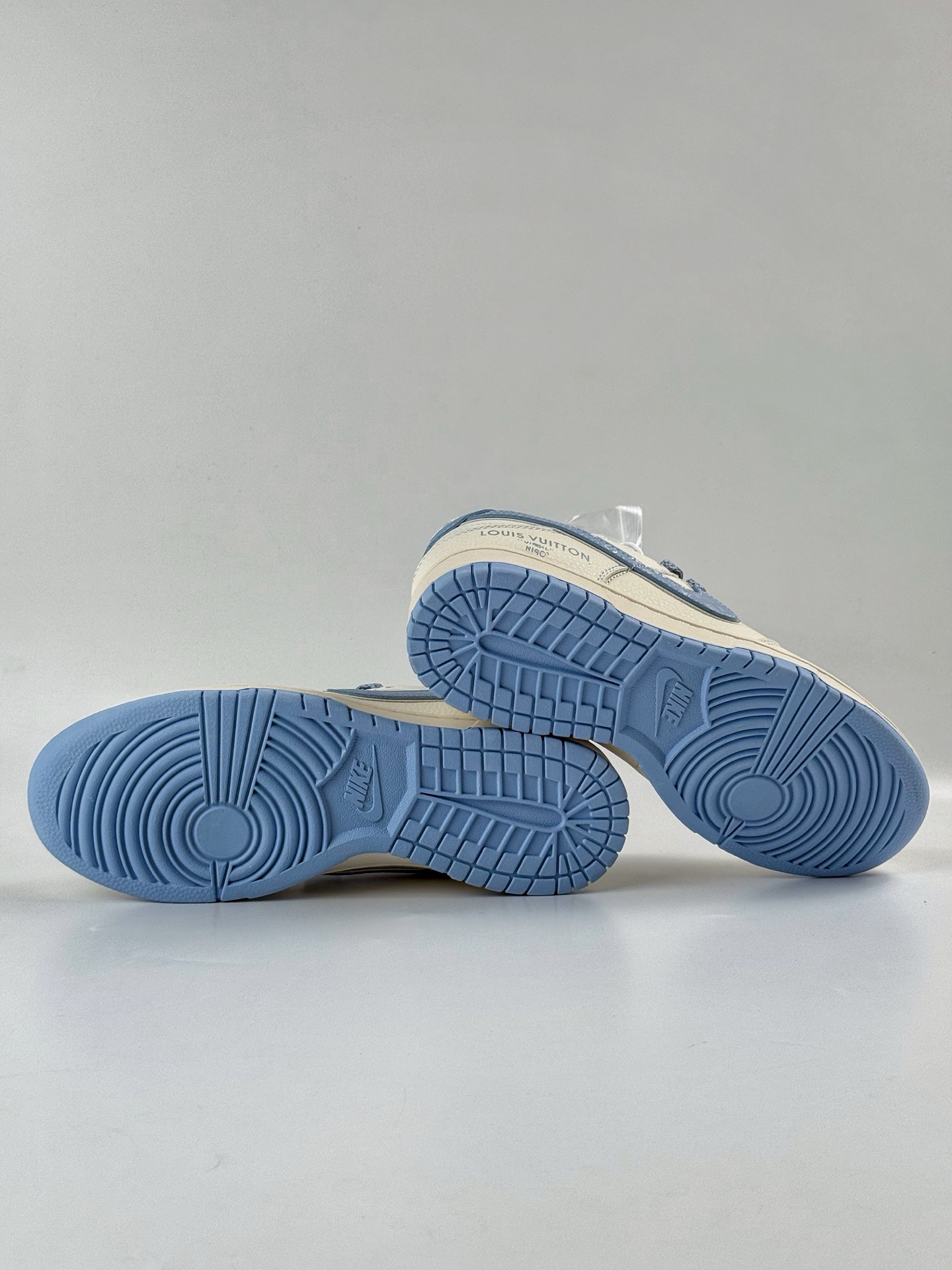 260 Nike SB Dunk Low x Louis Vuitton 白蓝满天星 JY6988-109