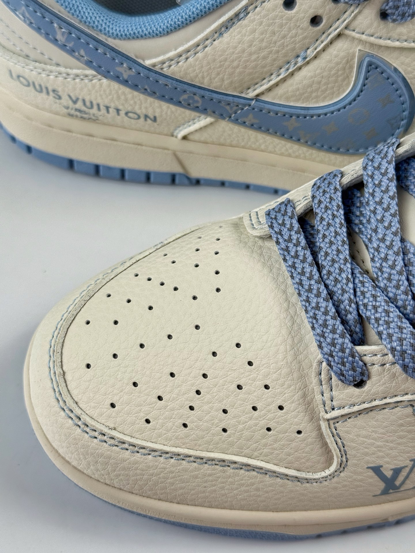 260 Nike SB Dunk Low x Louis Vuitton 白蓝满天星 JY6988-109