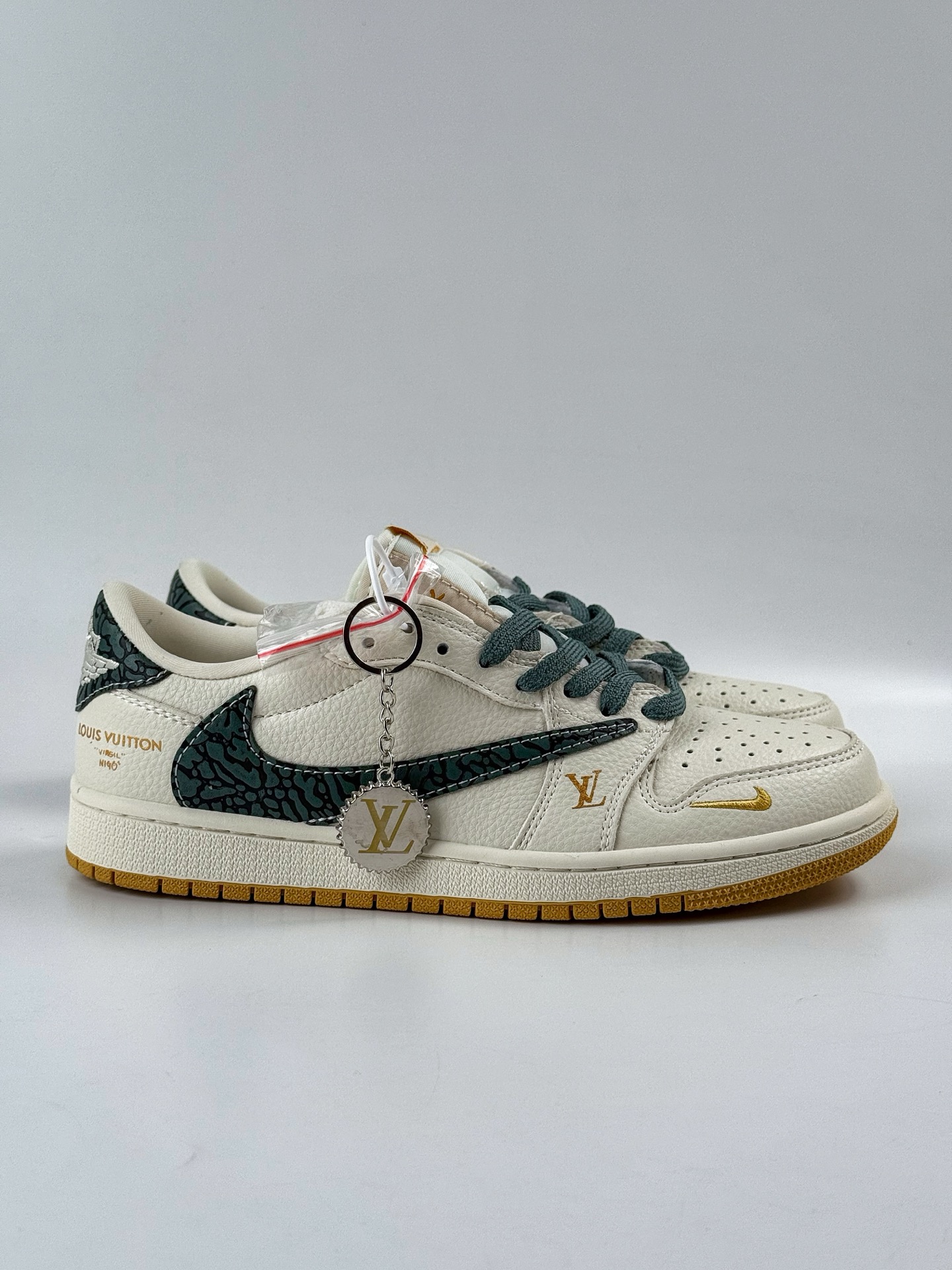 260 Travis Scott x Nike Air Jordan 1 Low x Louis Vuitton Air Jordan 1 Low 反转白绿小勾倒钩 XB1979-009