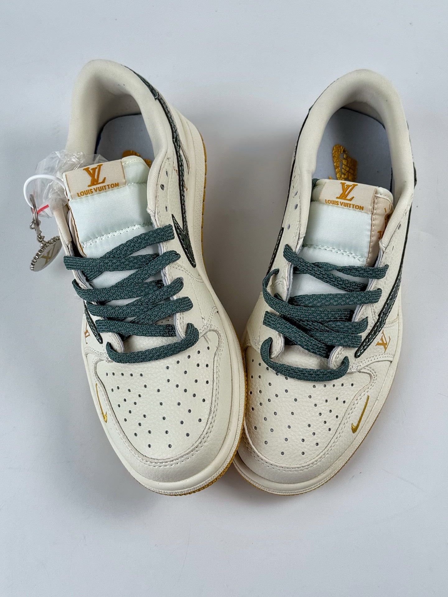 260 Travis Scott x Nike Air Jordan 1 Low x Louis Vuitton Air Jordan 1 Low 反转白绿小勾倒钩 XB1979-009
