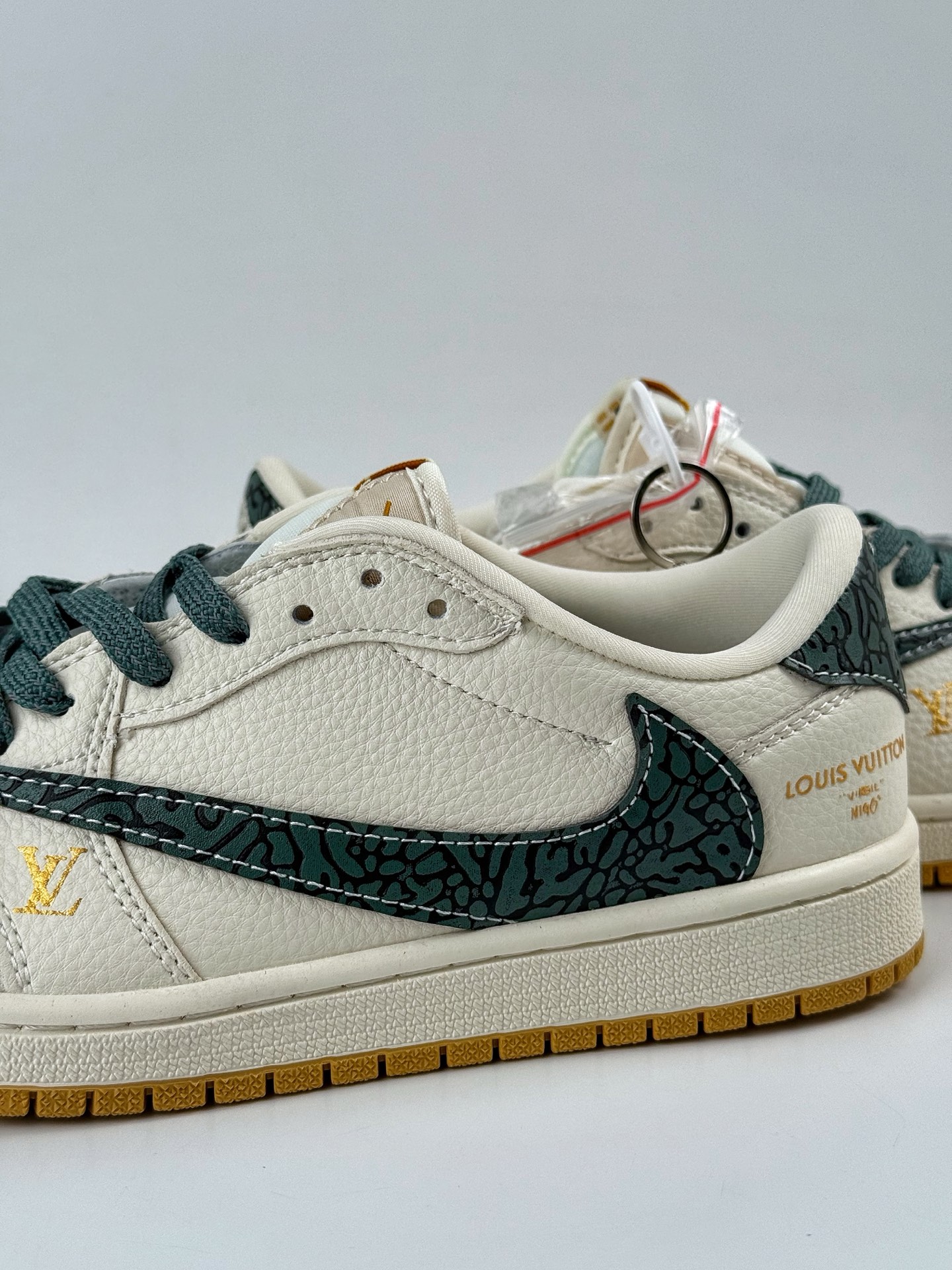 260 Travis Scott x Nike Air Jordan 1 Low x Louis Vuitton Air Jordan 1 Low 反转白绿小勾倒钩 XB1979-009