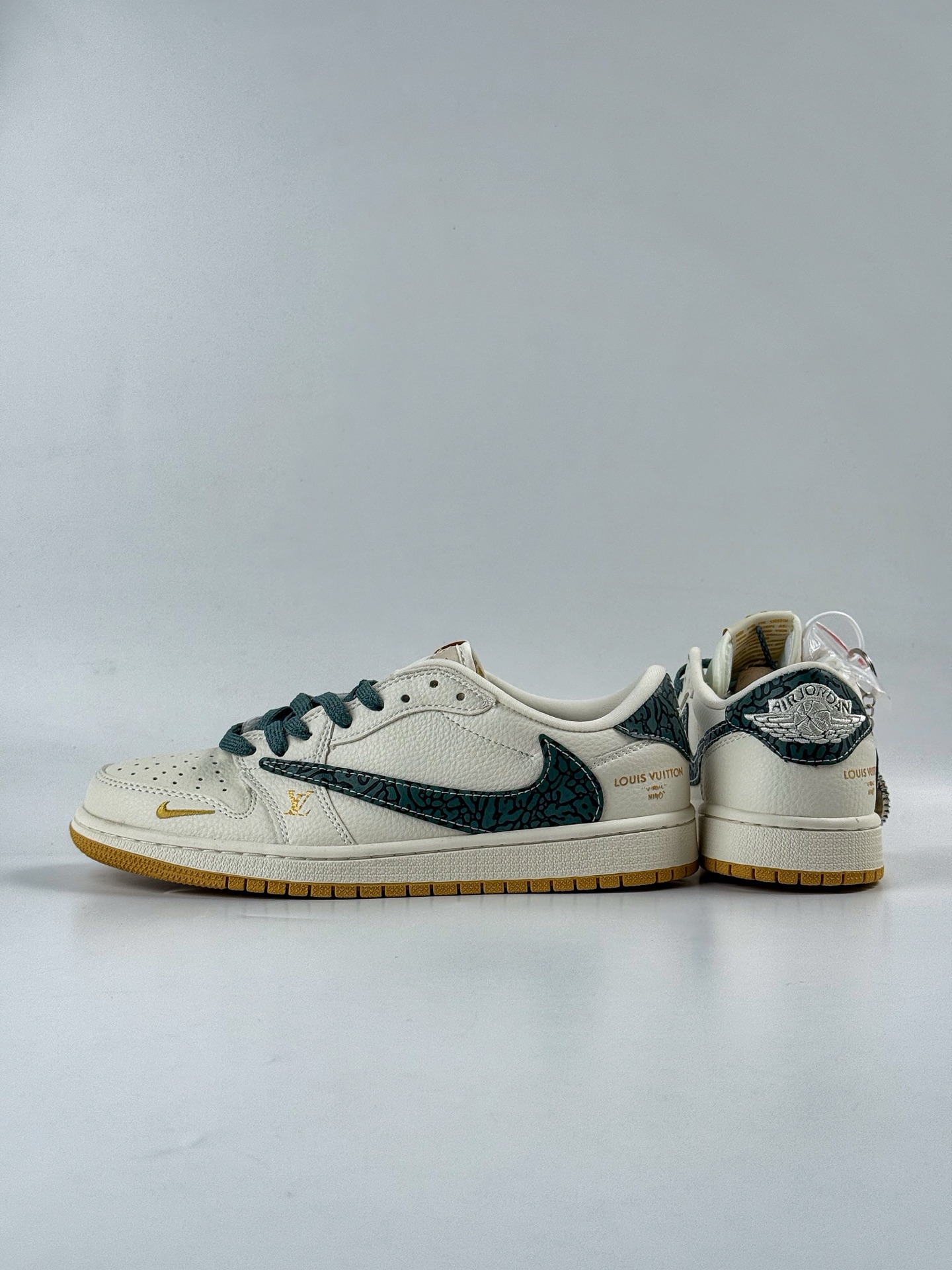260 Travis Scott x Nike Air Jordan 1 Low x Louis Vuitton Air Jordan 1 Low 反转白绿小勾倒钩 XB1979-009