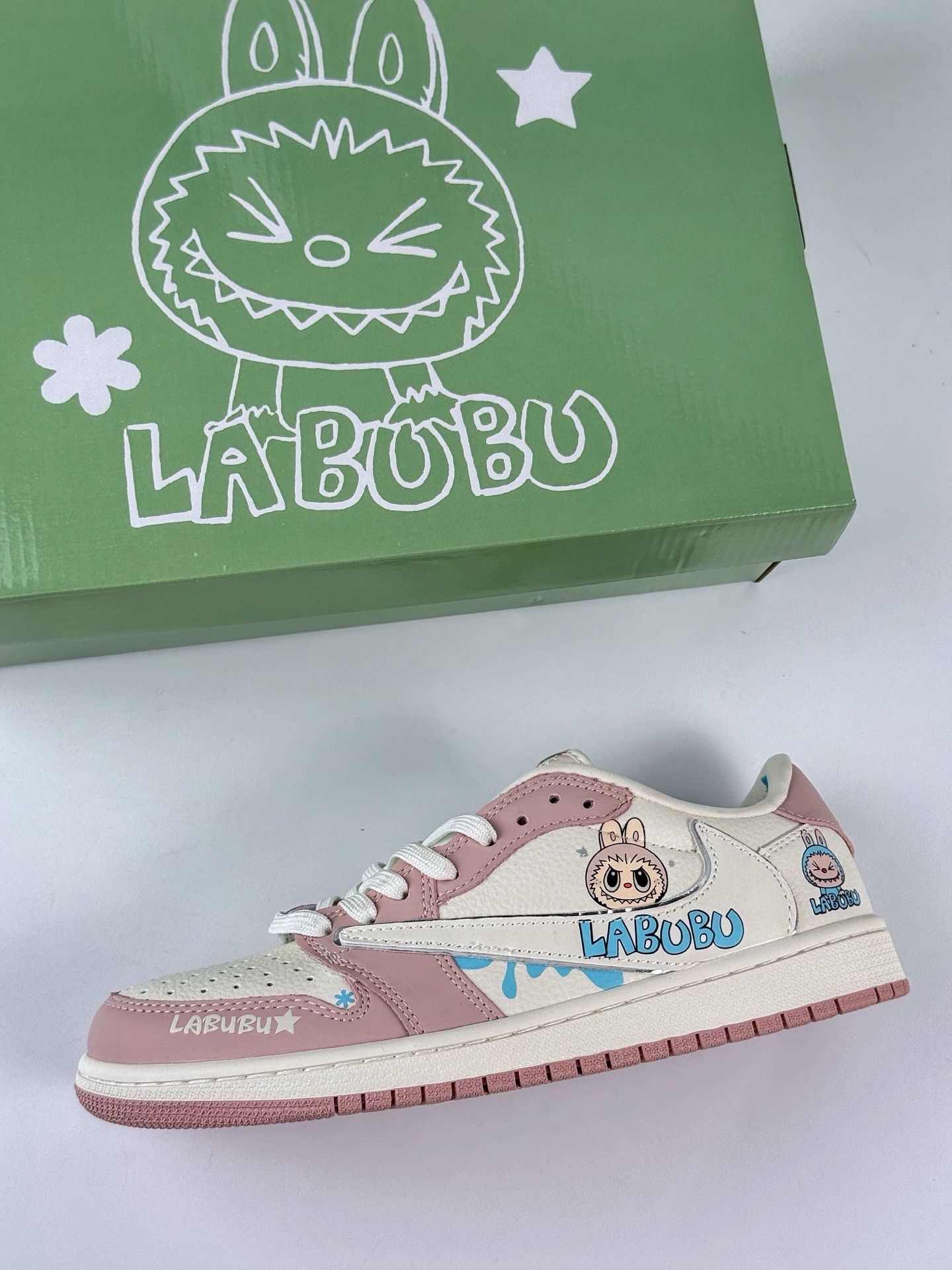 260 Travis Scott x Nike Air Jordan 1 Low x 拉布布涂鸦 Air Jordan 1 Low 反转粉白拉布布涂鸦倒钩 XB1979-011