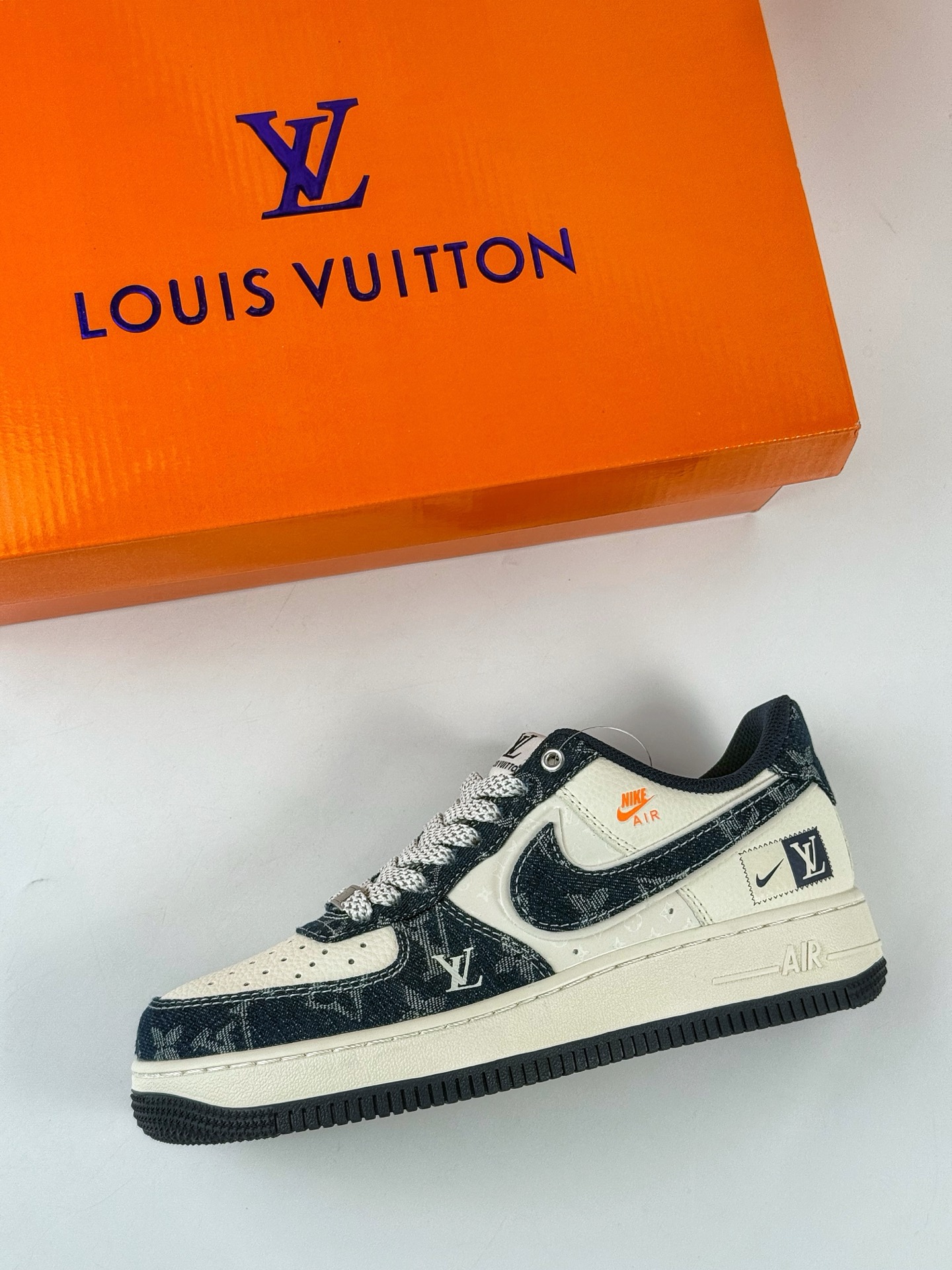 260 Nike Air Force 1 Low 07 x Louis Vuitton 蓝白小勾满天星 YX5066-355