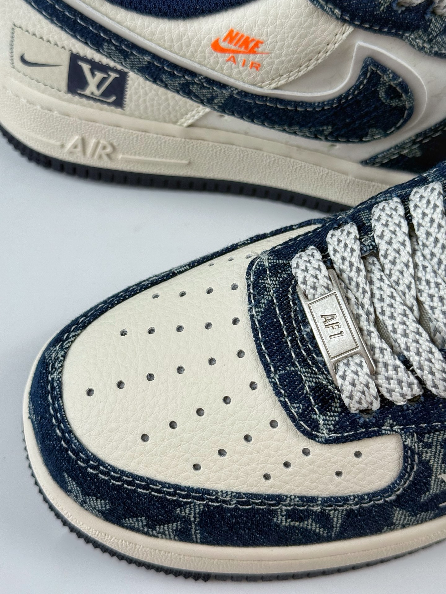 260 Nike Air Force 1 Low 07 x Louis Vuitton 蓝白小勾满天星 YX5066-355