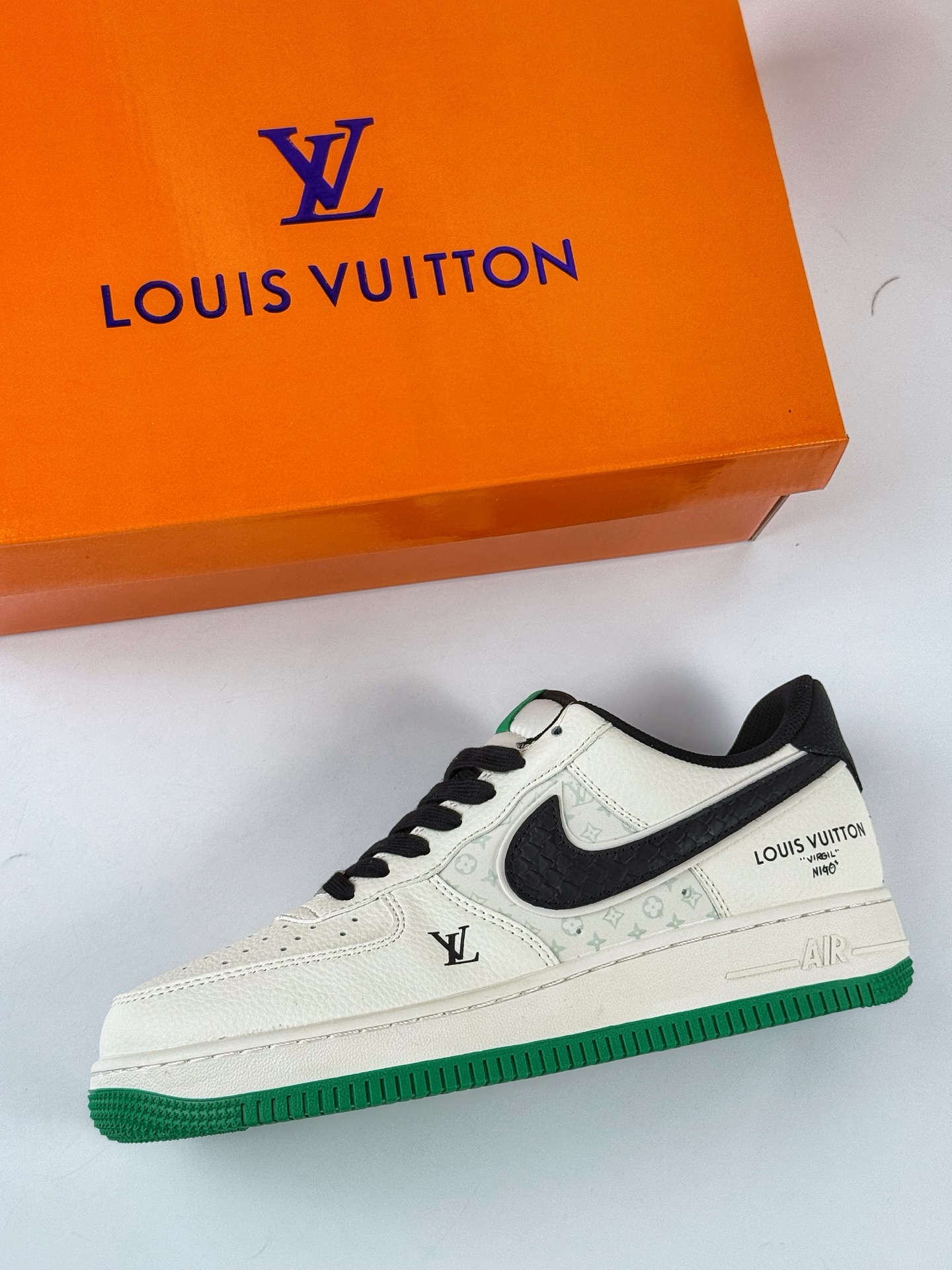 260 Nike Air Force 1 Low 07 x Louis Vuitton 白黑绿 QW5836-008