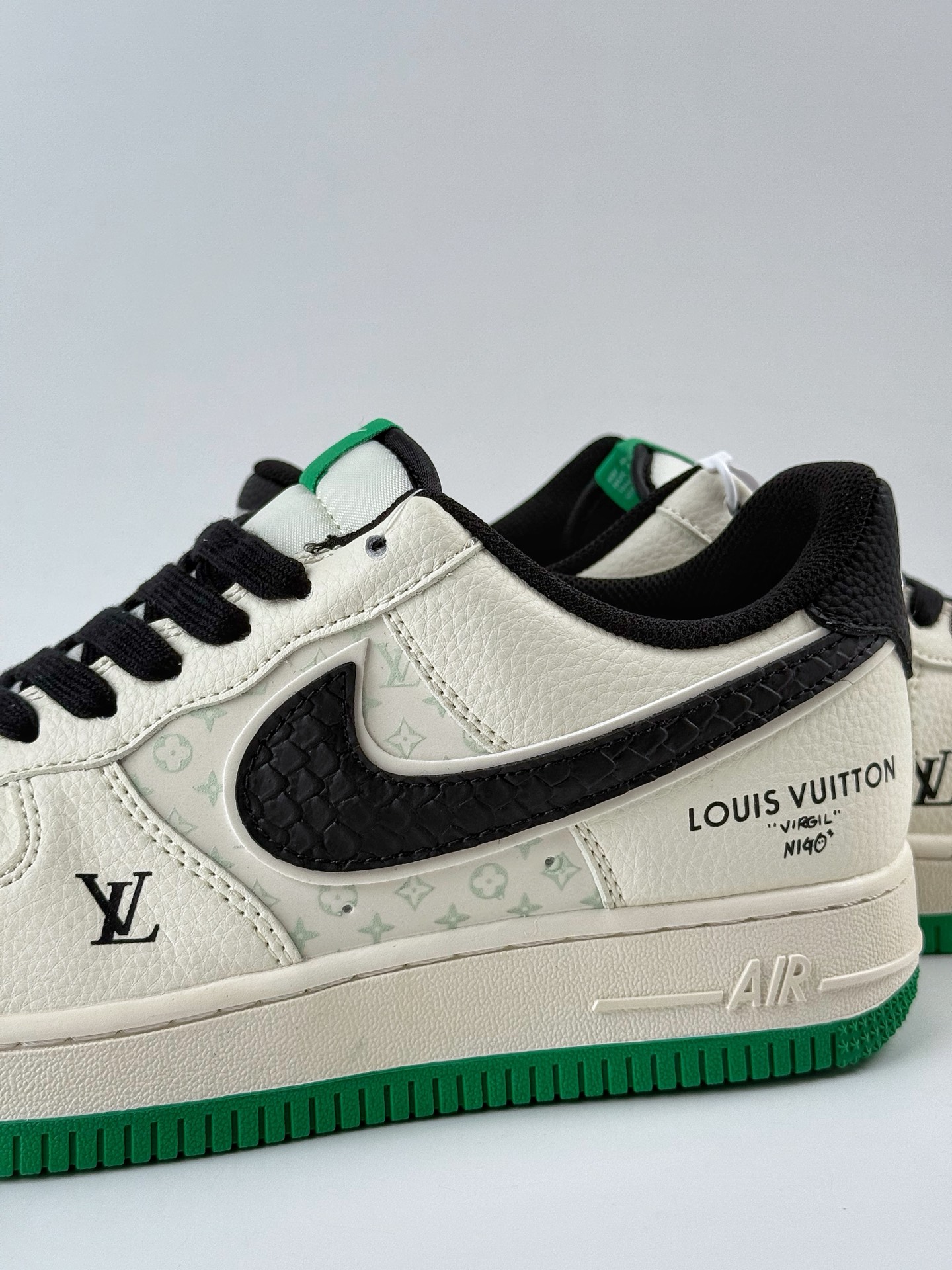 260 Nike Air Force 1 Low 07 x Louis Vuitton 白黑绿 QW5836-008