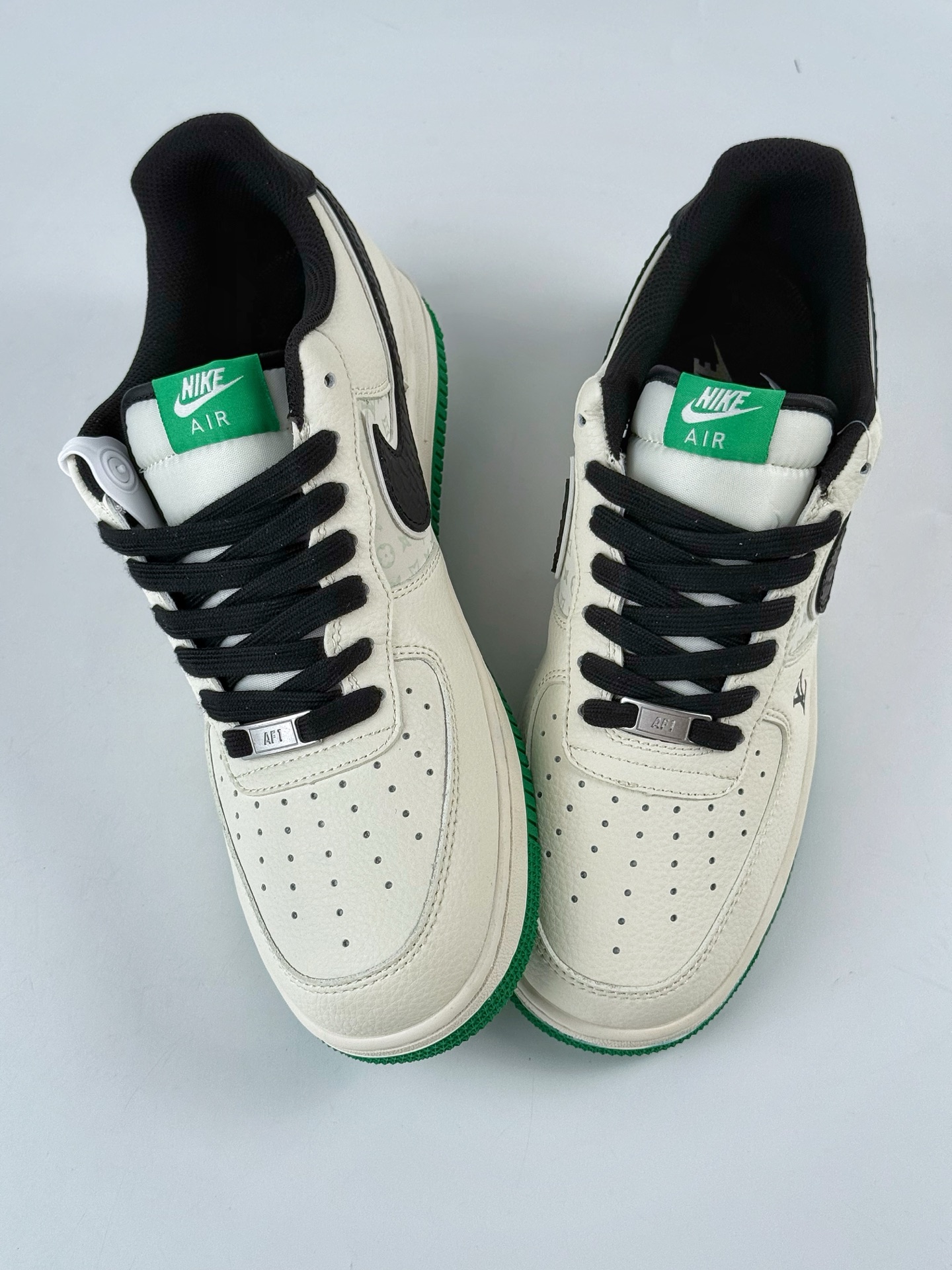 260 Nike Air Force 1 Low 07 x Louis Vuitton 白黑绿 QW5836-008