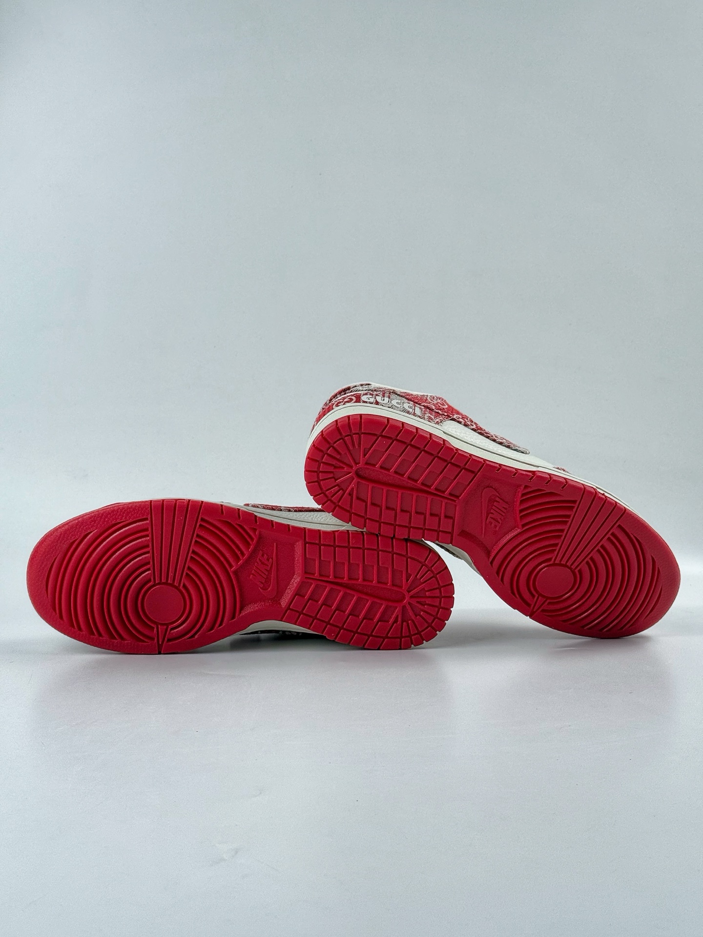 280 Nike SB Dunk Low x GUCCI 红白小勾 SC9207-417-Chinese UA Cheap High Quatity Brand Clothes Bags handbags Sneakers wholesale wholesaler seller from China Factory suppliers Fashion Clothing Shoes best Quality Beautiful Price 280 Nike SB Dunk Low x GUCCI 红白小勾 SC9207-417