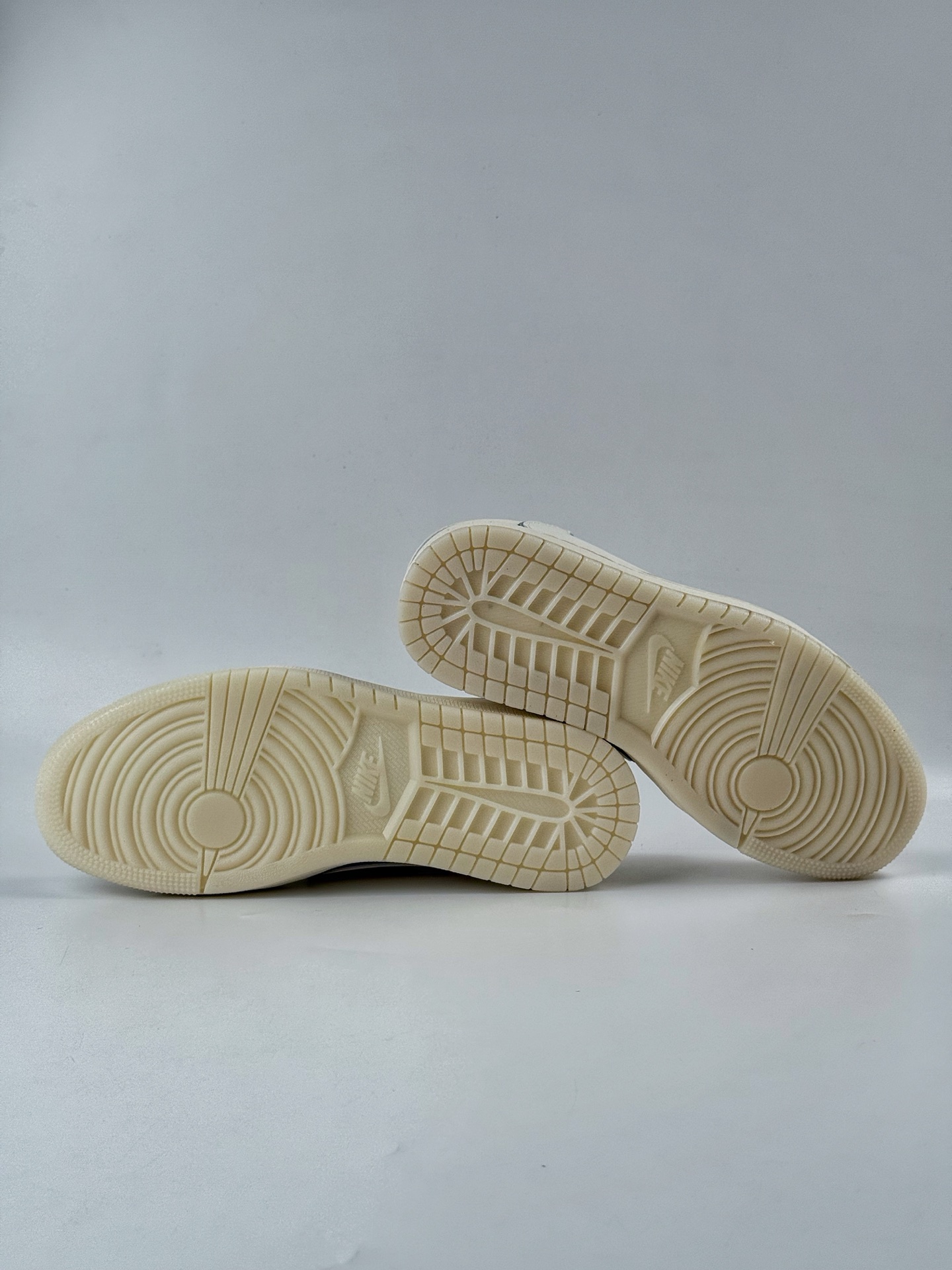 280 Travis Scott x Nike Air Jordan 1 Low x Supreme Air Jordan 1 Low 反转米白红小勾倒钩 XX3168-188