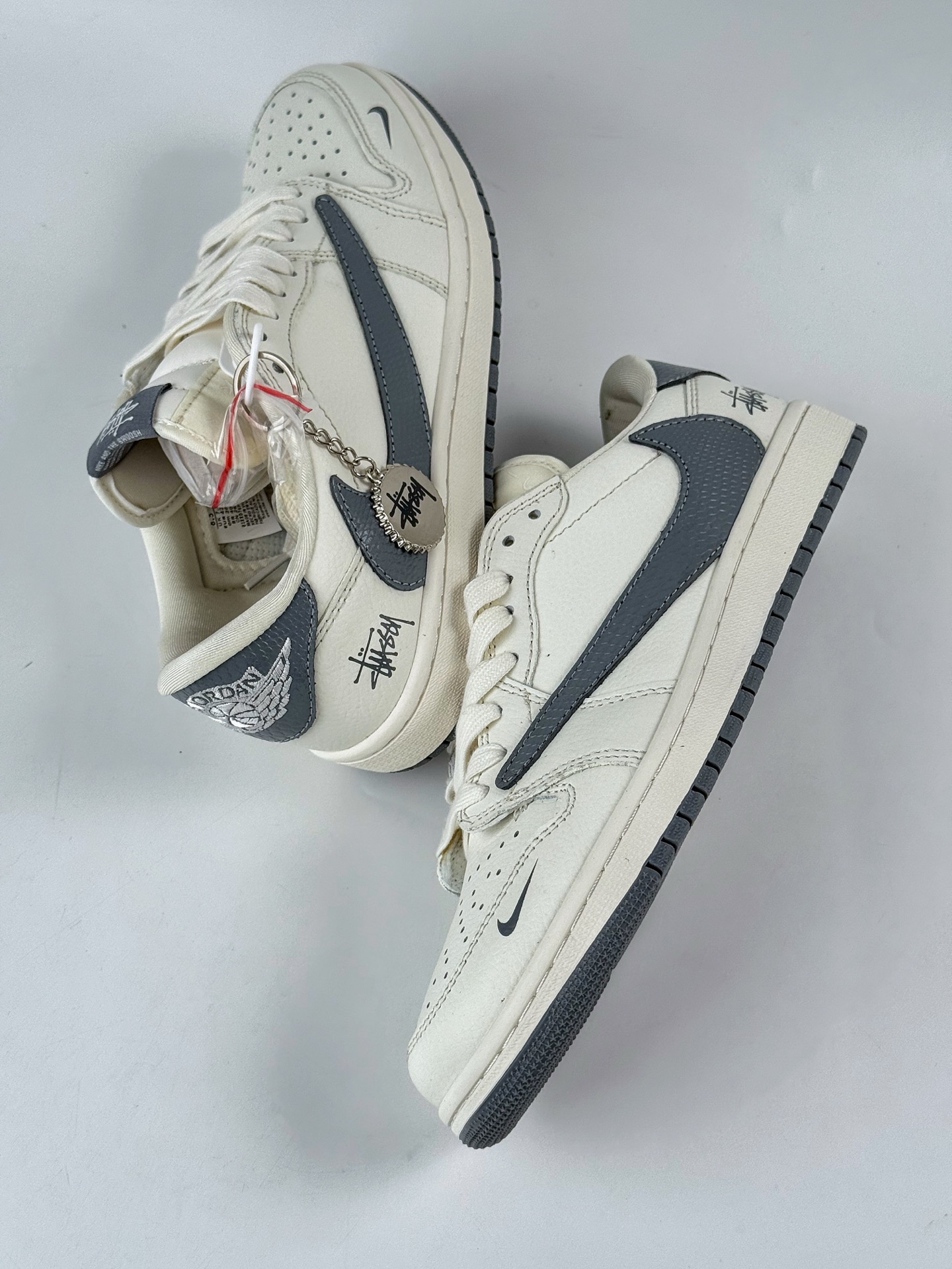 220 Travis Scott x Nike Air Jordan 1 Low x Stussy Air Jordan 1 Low 反转白灰小勾倒钩 JW1188-133
