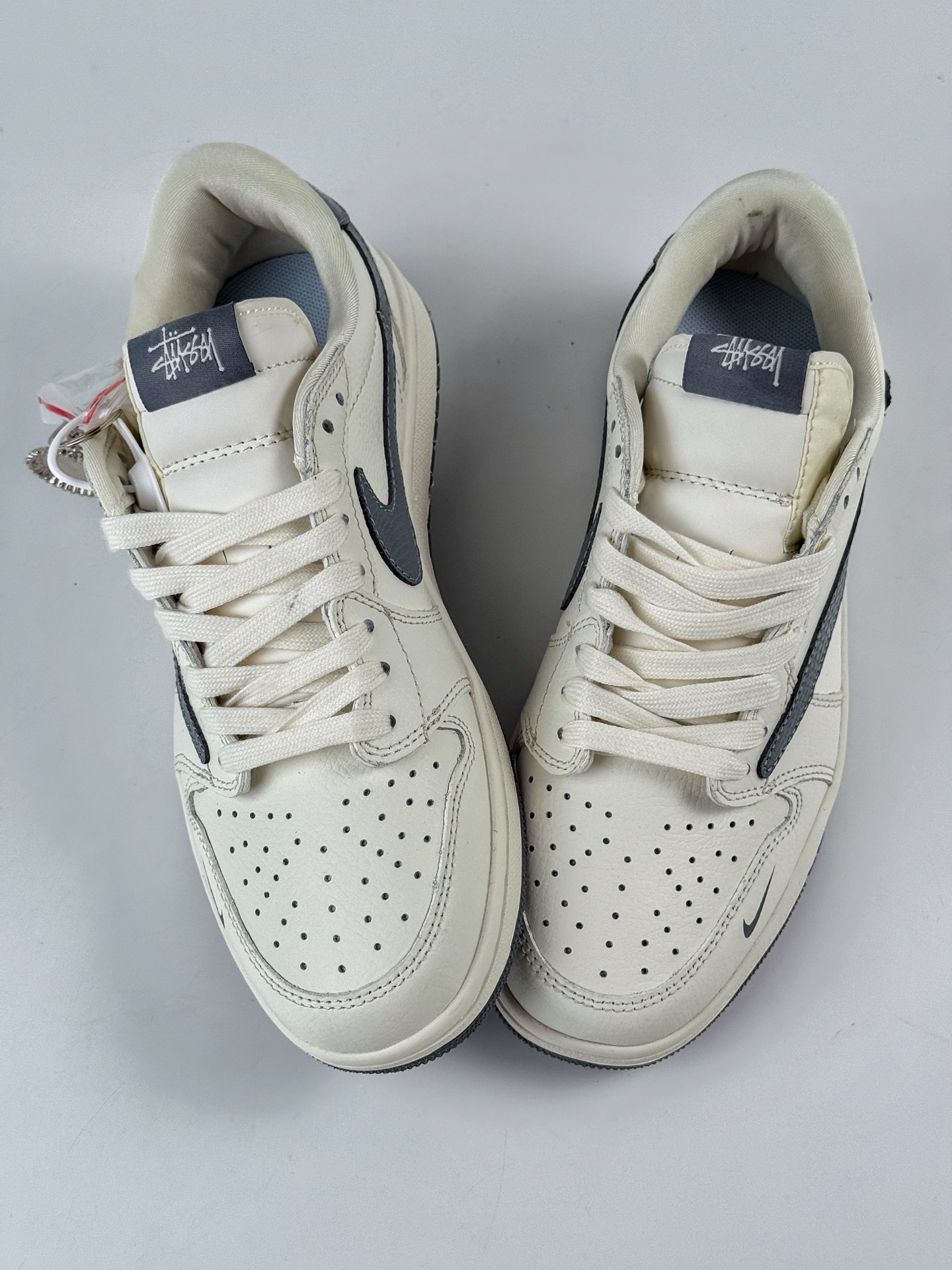220 Travis Scott x Nike Air Jordan 1 Low x Stussy Air Jordan 1 Low 反转白灰小勾倒钩 JW1188-133