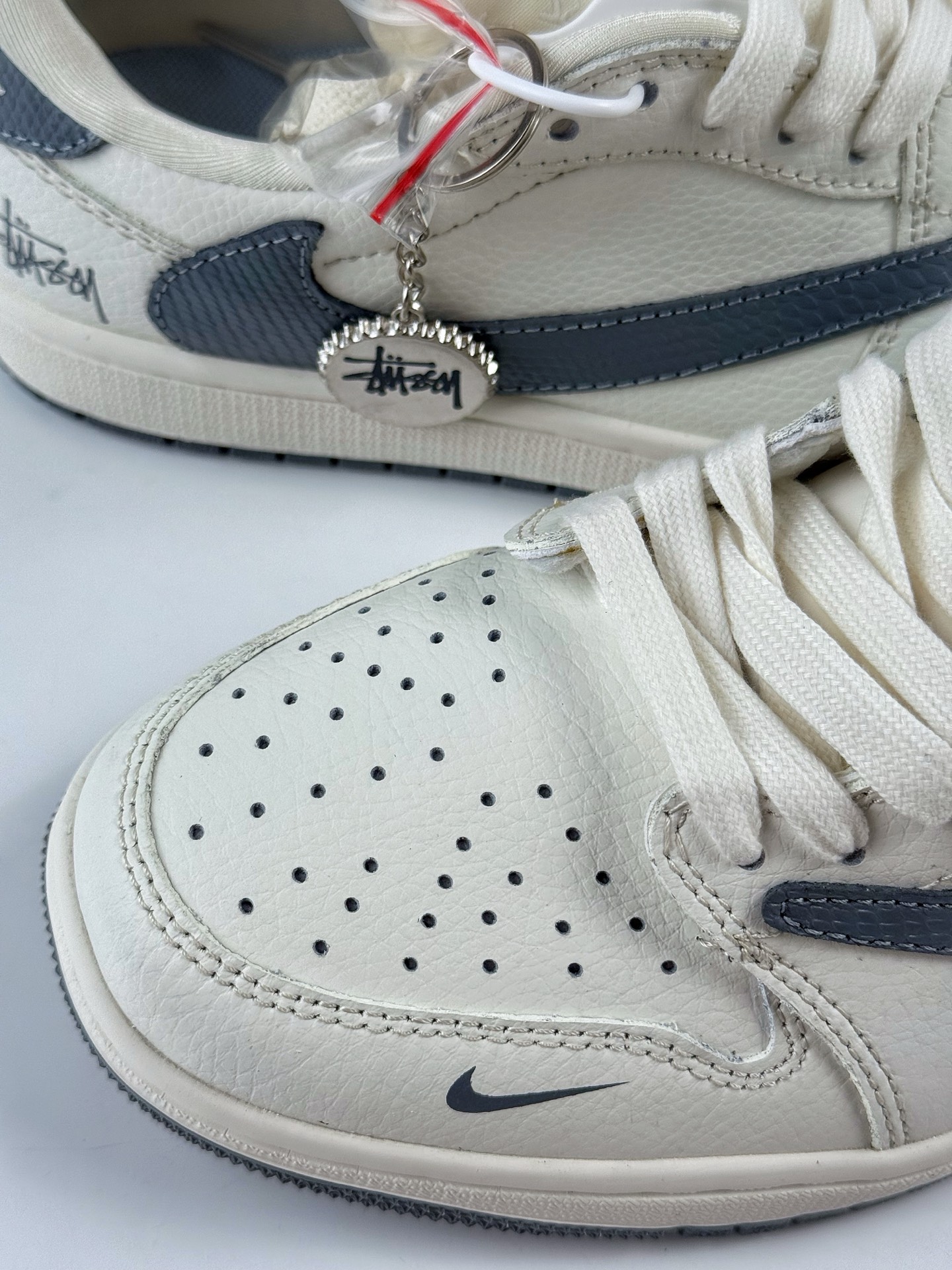 220 Travis Scott x Nike Air Jordan 1 Low x Stussy Air Jordan 1 Low 反转白灰小勾倒钩 JW1188-133
