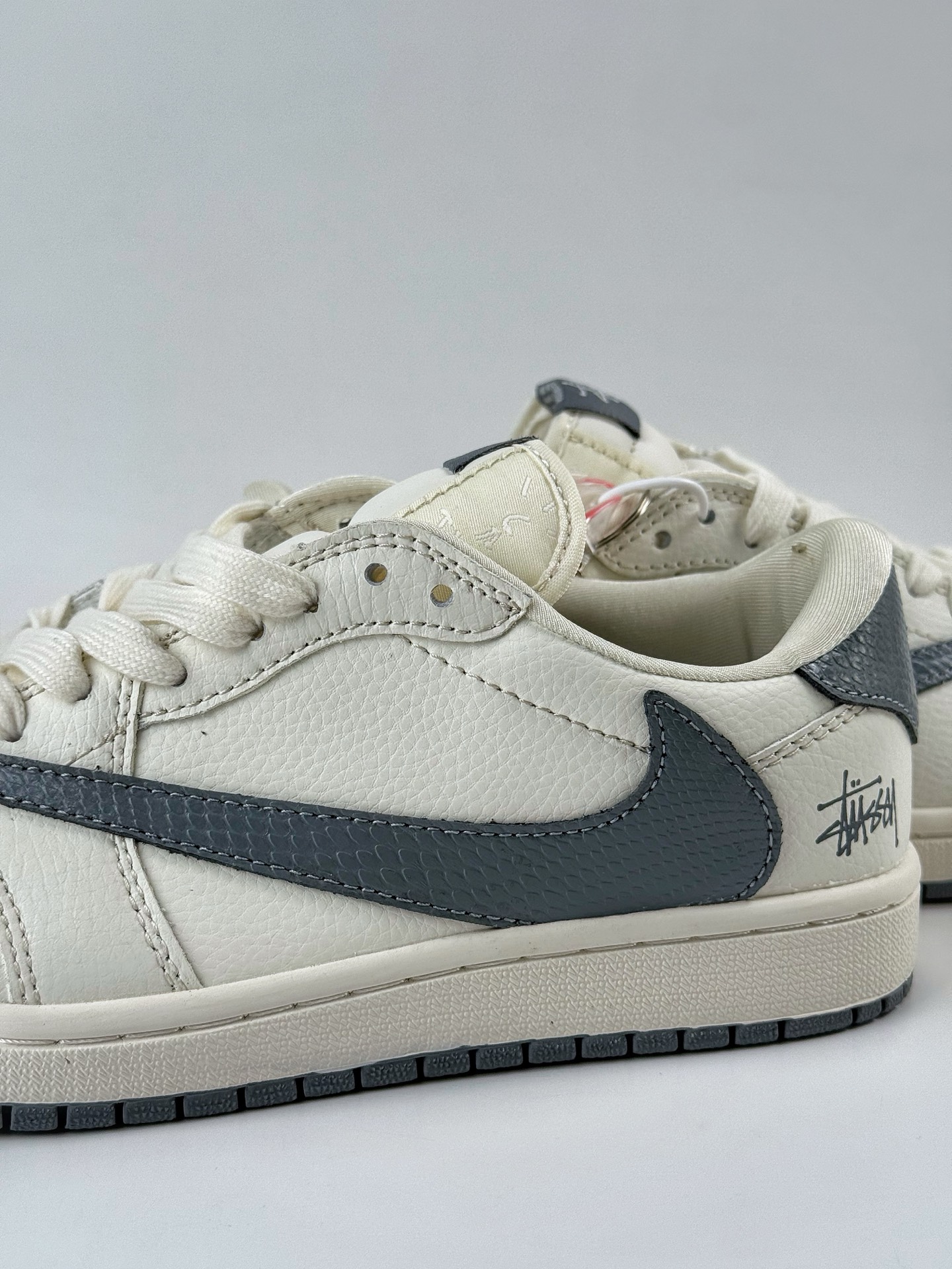 220 Travis Scott x Nike Air Jordan 1 Low x Stussy Air Jordan 1 Low 反转白灰小勾倒钩 JW1188-133