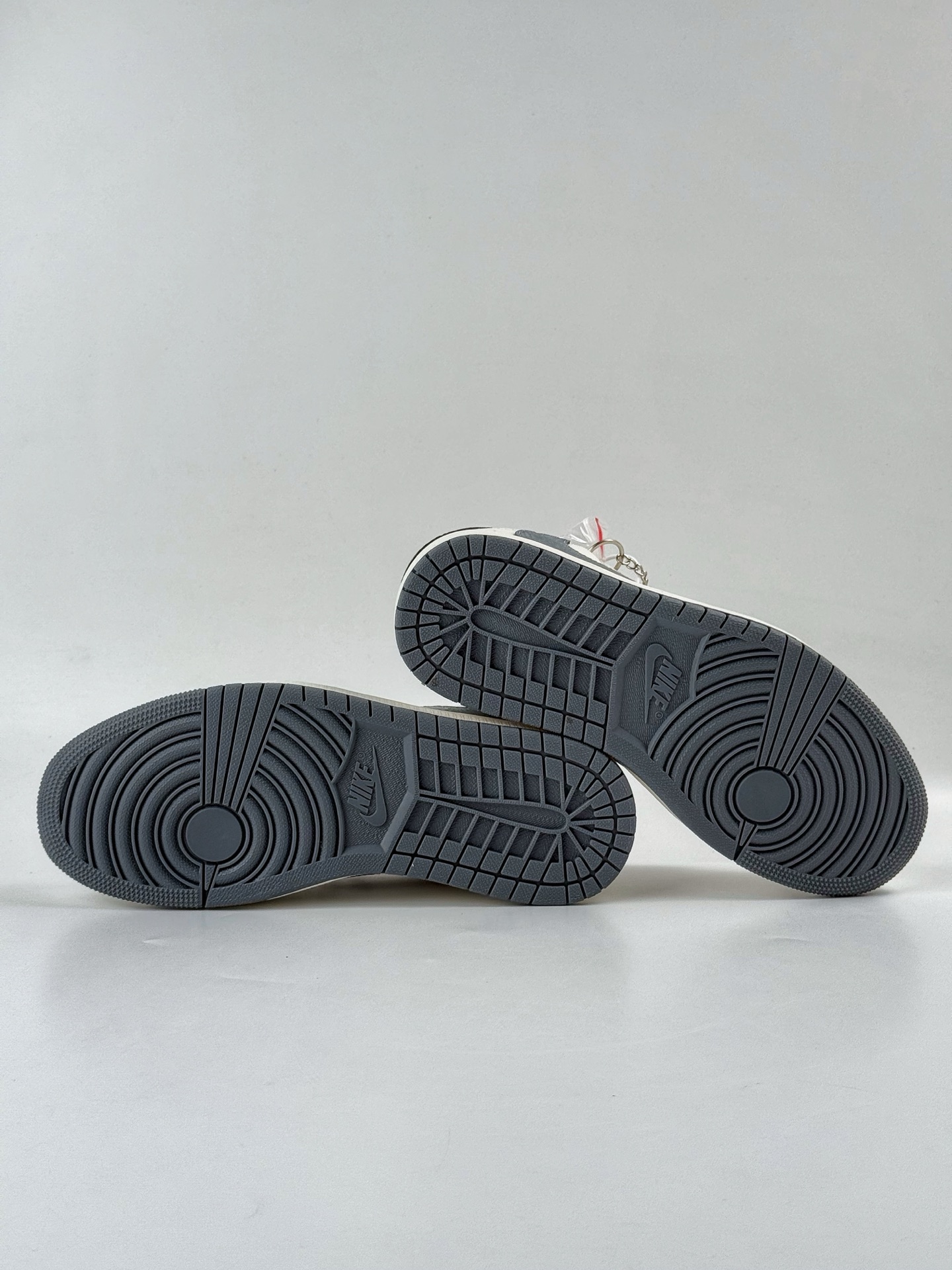 220 Travis Scott x Nike Air Jordan 1 Low x Stussy Air Jordan 1 Low 反转白灰小勾倒钩 JW1188-133