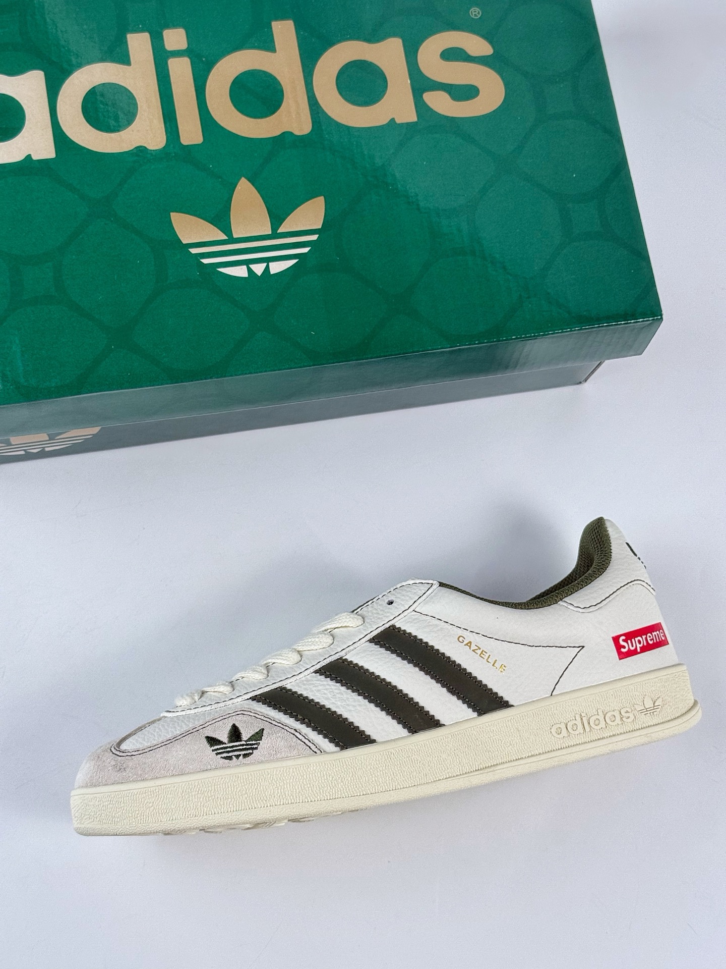 260 adidas originals Samba OG x Supreme 灰白绿 桑巴舞系列复古经典轻便板鞋 XD6188-103