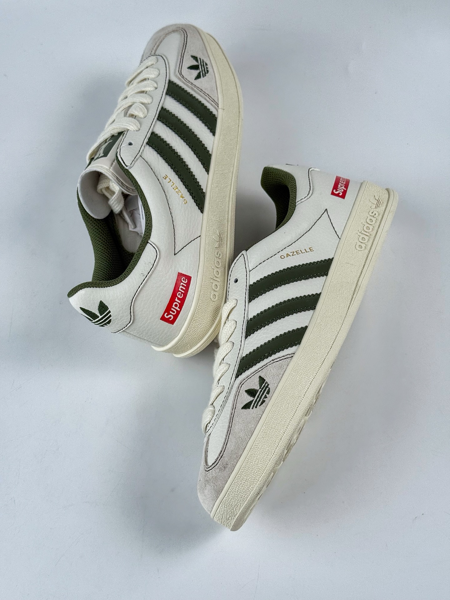 260 adidas originals Samba OG x Supreme 灰白绿 桑巴舞系列复古经典轻便板鞋 XD6188-103