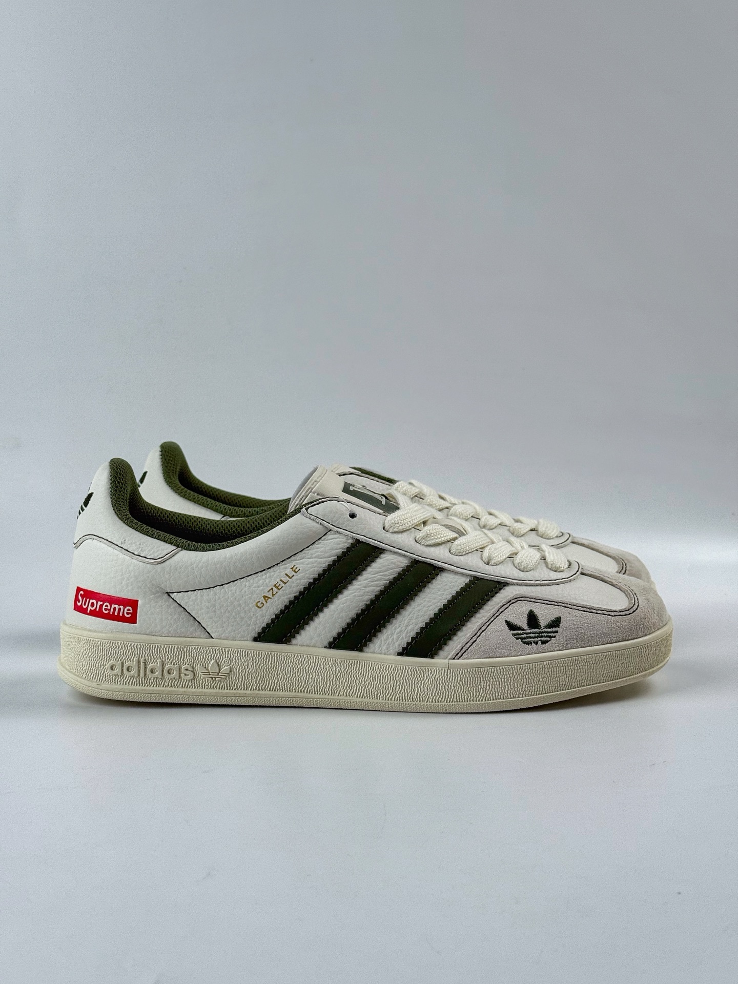 260 adidas originals Samba OG x Supreme 灰白绿 桑巴舞系列复古经典轻便板鞋 XD6188-103