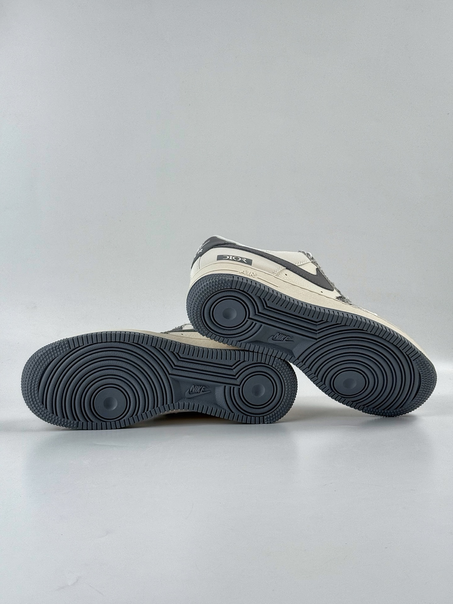 260 Nike Air Force 1 Low 07 x DIOR 黑白小勾 XS1958-580