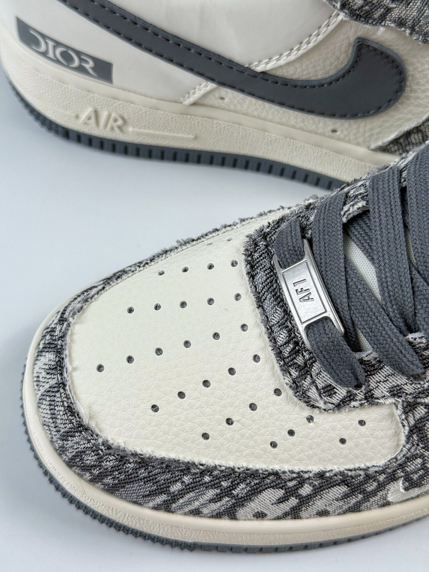 260 Nike Air Force 1 Low 07 x DIOR 黑白小勾 XS1958-580