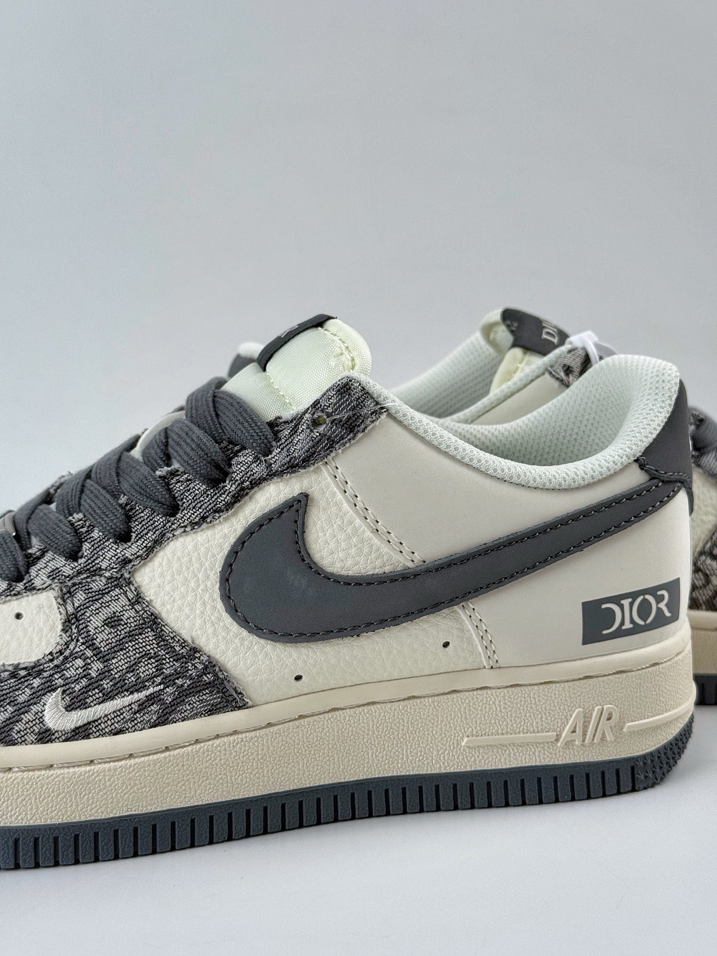 260 Nike Air Force 1 Low 07 x DIOR 黑白小勾 XS1958-580