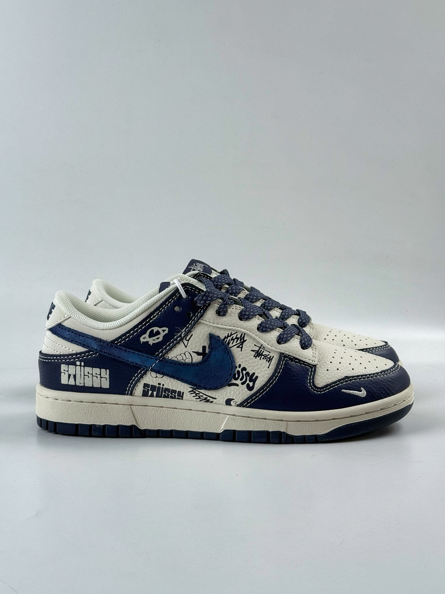 280 Nike SB Dunk Low x Stussy 蓝白小勾满天星 XS6089-589-Chinese UA Cheap High Quatity Brand Clothes Bags handbags Sneakers wholesale wholesaler seller from China Factory suppliers Fashion Clothing Shoes best Quality Beautiful Price 280 Nike SB Dunk Low x Stussy 蓝白小勾满天星 XS6089-589