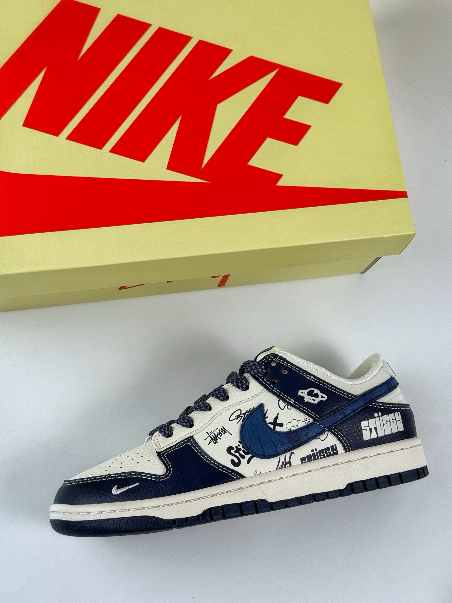 280 Nike SB Dunk Low x Stussy 蓝白小勾满天星 XS6089-589-Chinese UA Cheap High Quatity Brand Clothes Bags handbags Sneakers wholesale wholesaler seller from China Factory suppliers Fashion Clothing Shoes best Quality Beautiful Price 280 Nike SB Dunk Low x Stussy 蓝白小勾满天星 XS6089-589