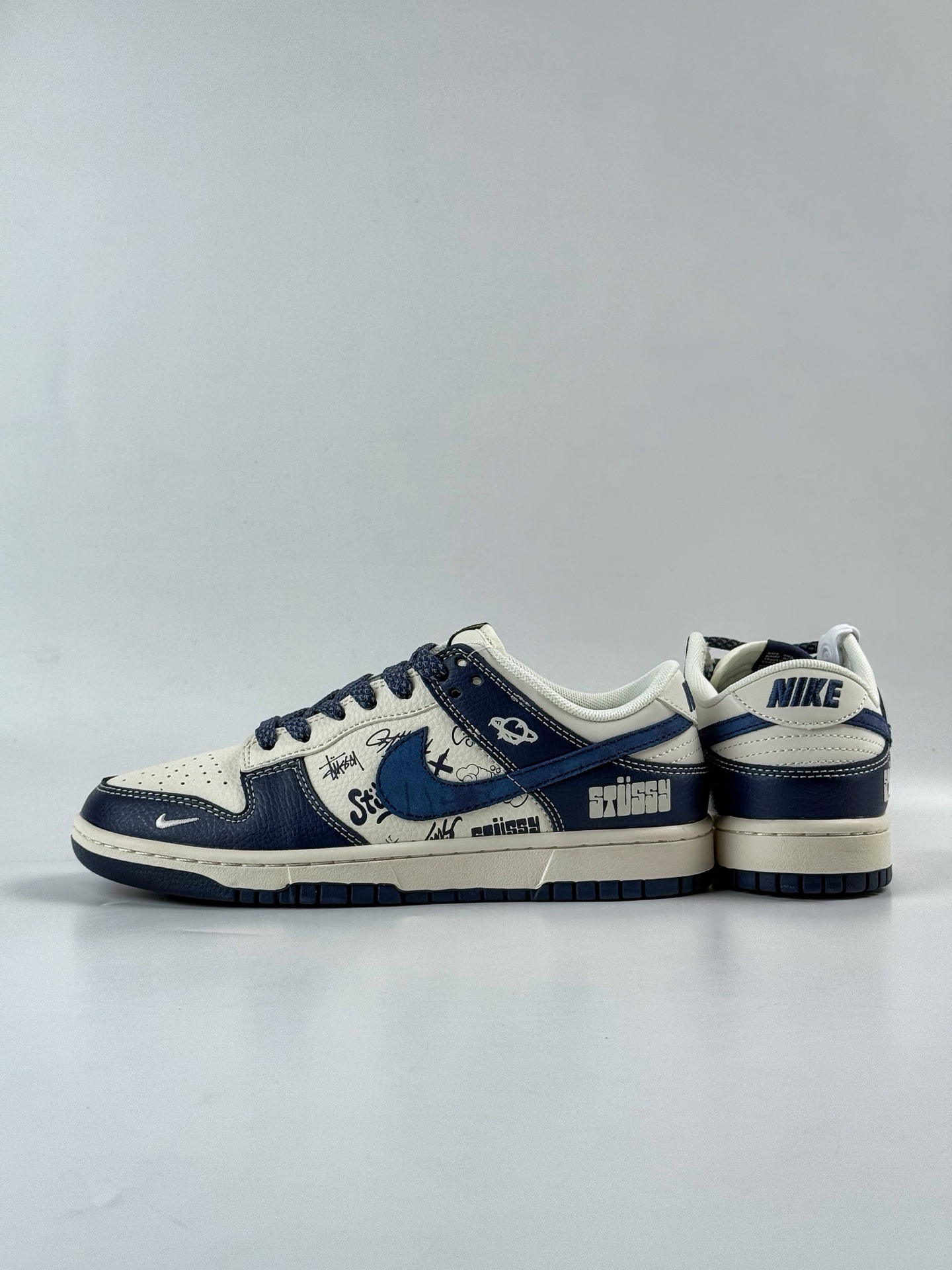 280 Nike SB Dunk Low x Stussy 蓝白小勾满天星 XS6089-589-Chinese UA Cheap High Quatity Brand Clothes Bags handbags Sneakers wholesale wholesaler seller from China Factory suppliers Fashion Clothing Shoes best Quality Beautiful Price 280 Nike SB Dunk Low x Stussy 蓝白小勾满天星 XS6089-589