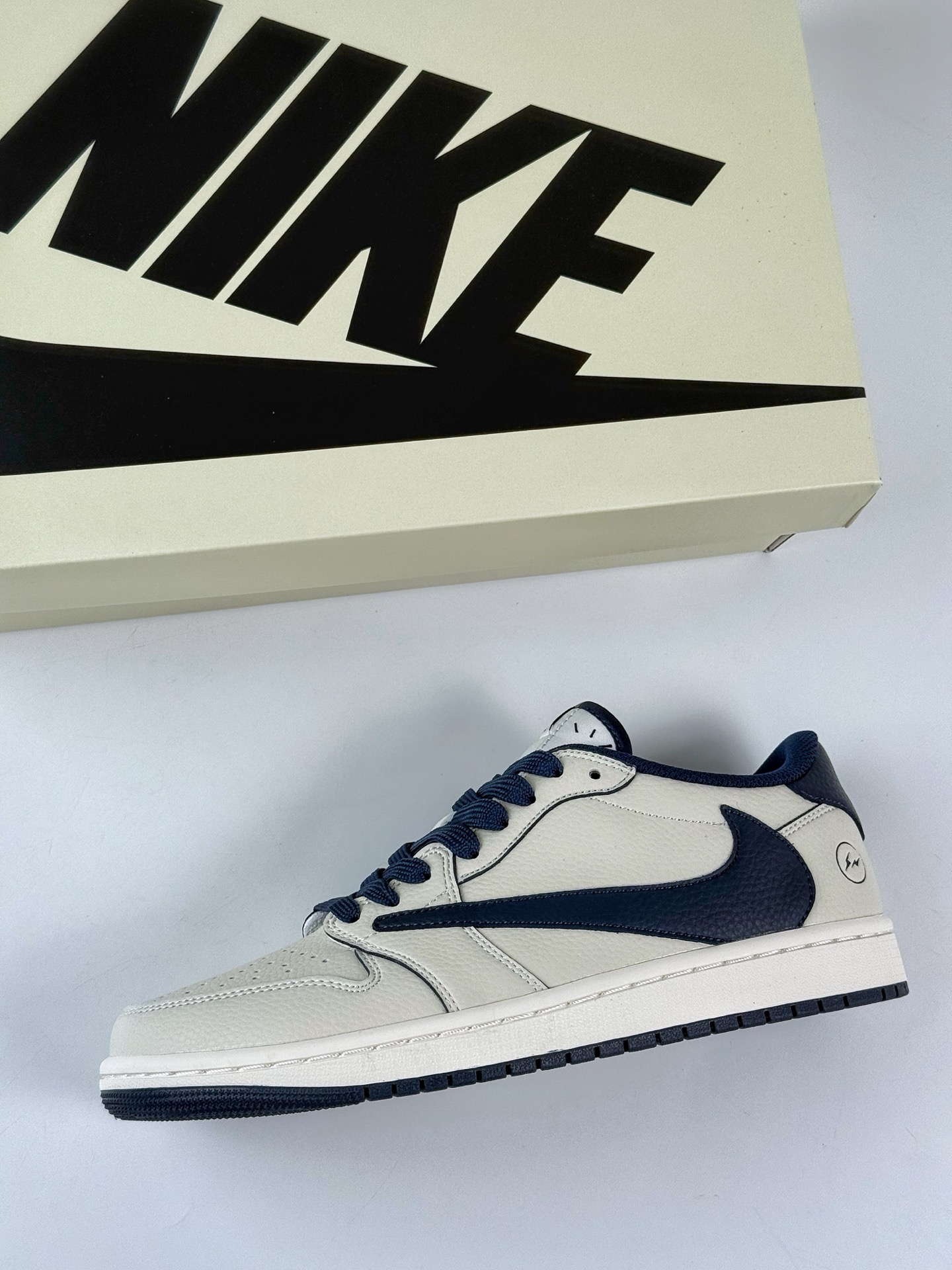 280 Travis Scott x Nike Air Jordan 1 Low Air Jordan 1 Low 反转白蓝闪电倒钩 LK1099-065