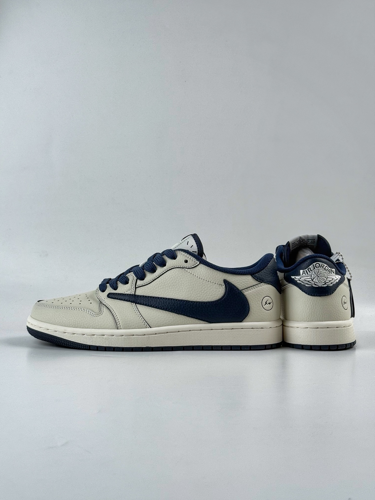 280 Travis Scott x Nike Air Jordan 1 Low Air Jordan 1 Low 反转白蓝闪电倒钩 LK1099-065
