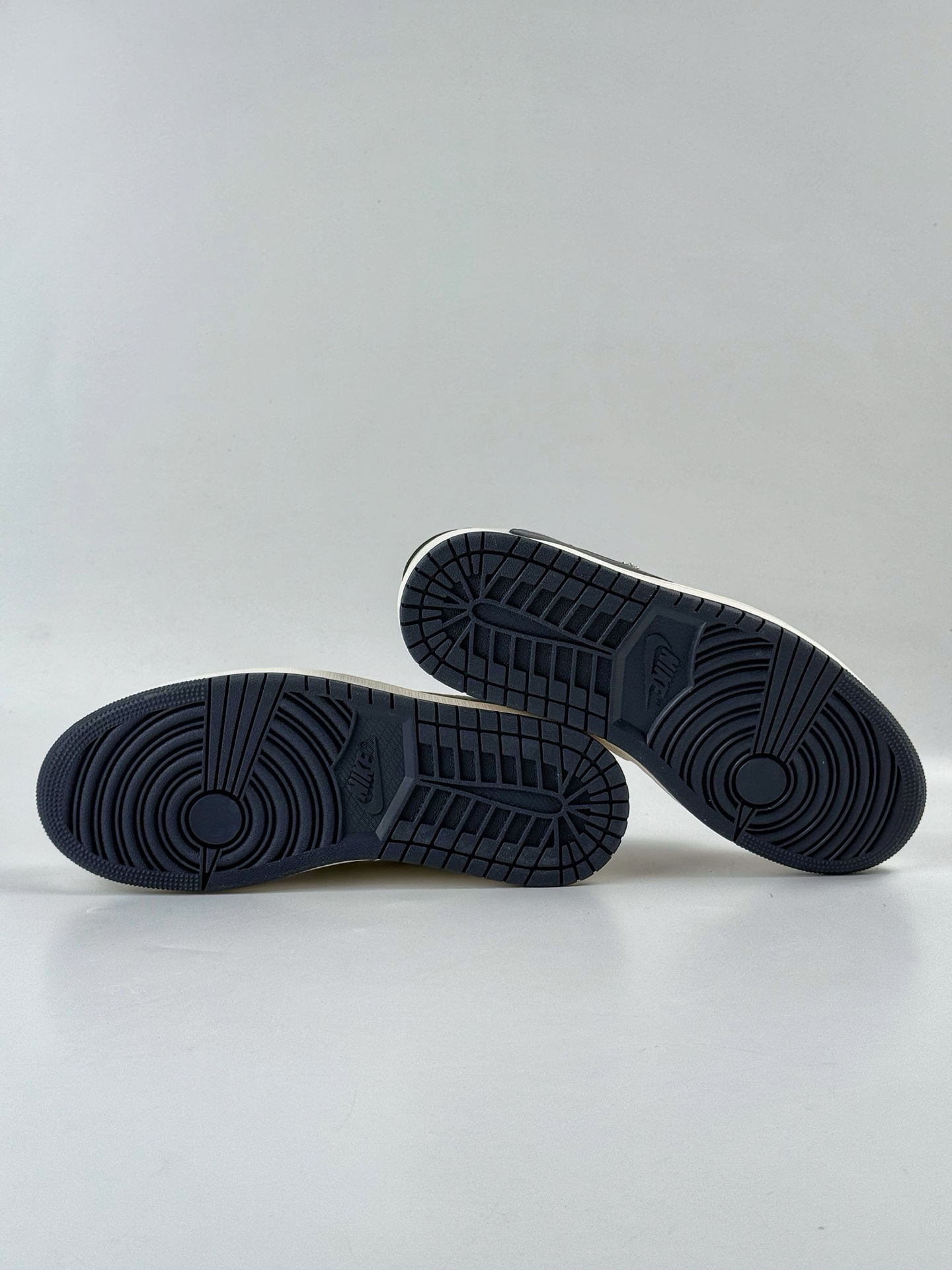 280 Travis Scott x Nike Air Jordan 1 Low Air Jordan 1 Low 反转白蓝闪电倒钩 LK1099-065