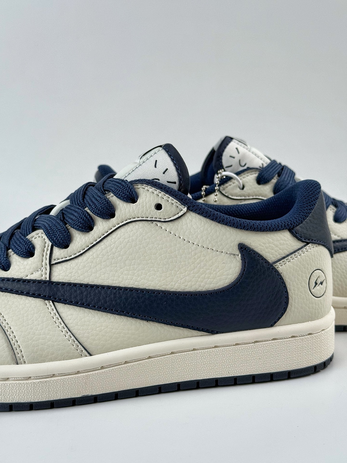 280 Travis Scott x Nike Air Jordan 1 Low Air Jordan 1 Low 反转白蓝闪电倒钩 LK1099-065