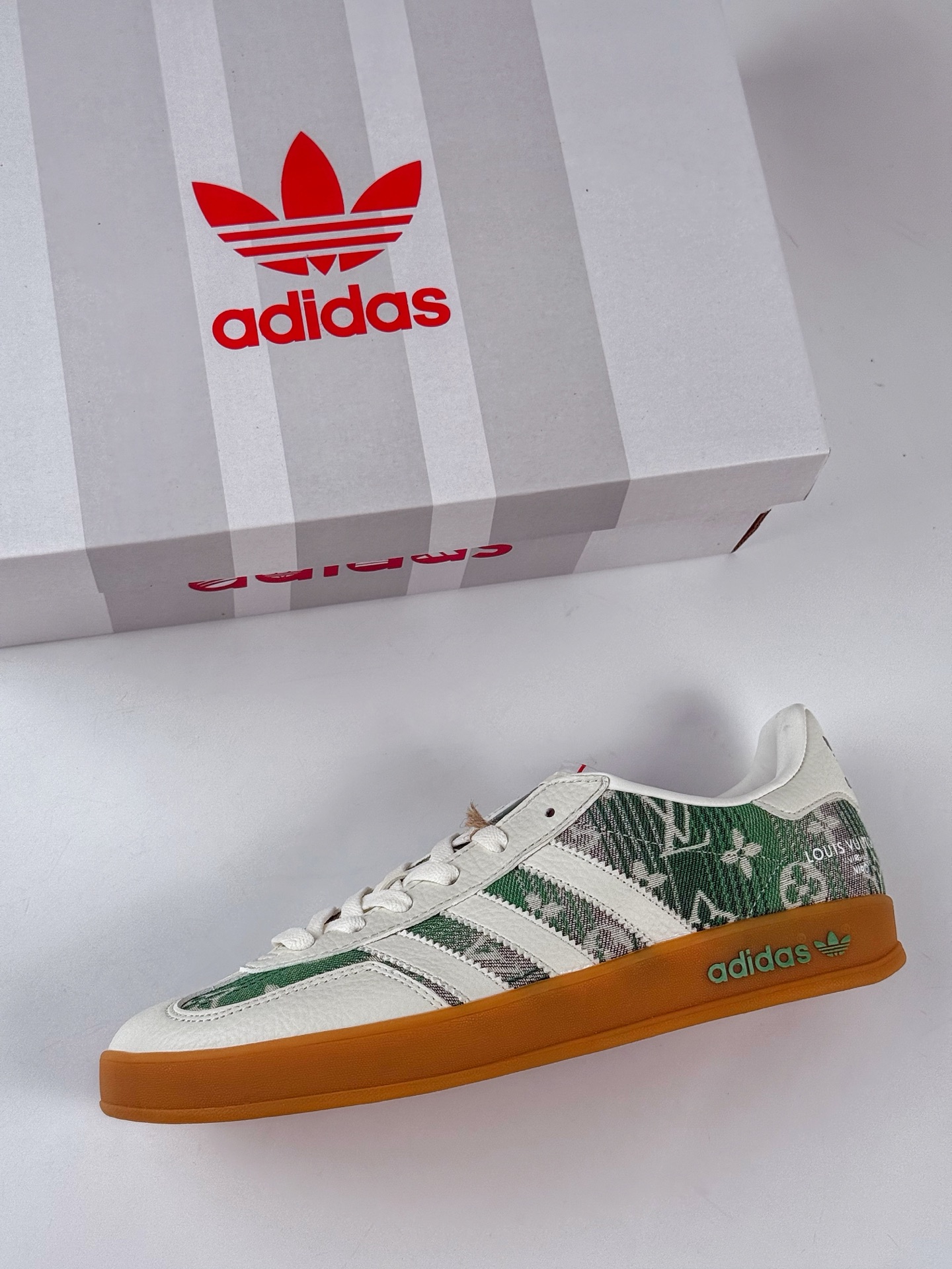 200 Adidas三叶草SAMBA OG x Louis Vuitton 白绿 休闲板鞋 SC9207-733