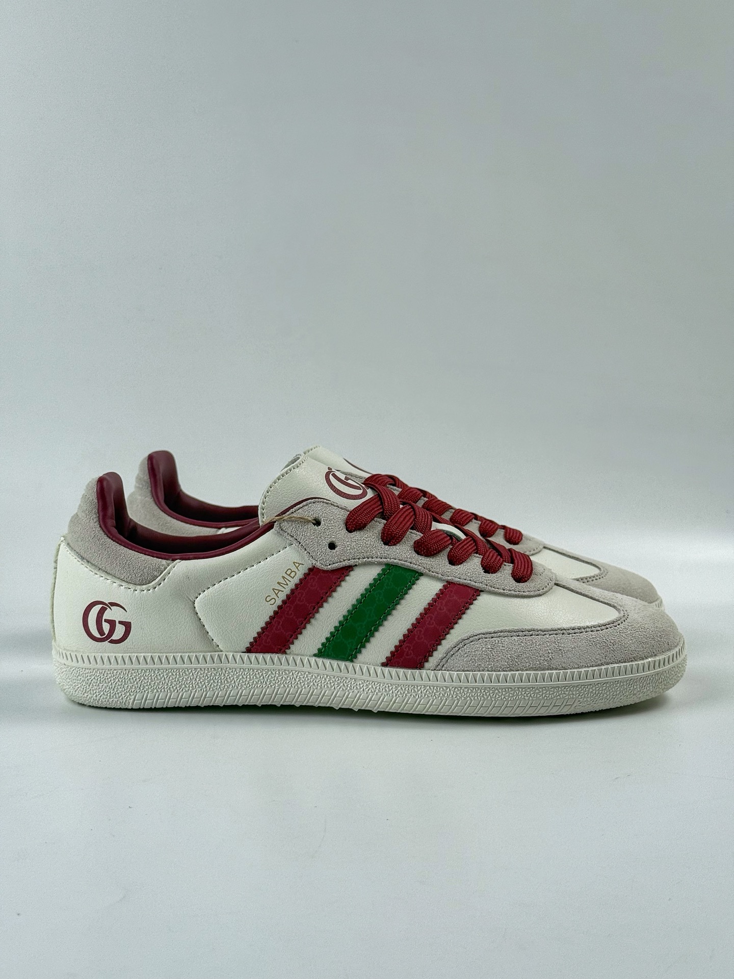 200 adidas originals Samba OG x GUCCI 灰白红 桑巴舞系列复古经典轻便板鞋 GJ75802-Chinese UA Cheap High Quatity Brand Clothes Bags handbags Sneakers wholesale wholesaler seller from China Factory suppliers Fashion Clothing Shoes best Quality Beautiful Price 200 adidas originals Samba OG x GUCCI 灰白红 桑巴舞系列复古经典轻便板鞋 GJ75802