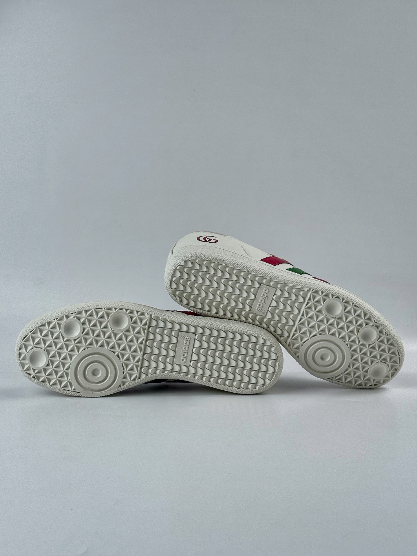 200 adidas originals Samba OG x GUCCI 灰白红 桑巴舞系列复古经典轻便板鞋 GJ75802-Chinese UA Cheap High Quatity Brand Clothes Bags handbags Sneakers wholesale wholesaler seller from China Factory suppliers Fashion Clothing Shoes best Quality Beautiful Price 200 adidas originals Samba OG x GUCCI 灰白红 桑巴舞系列复古经典轻便板鞋 GJ75802