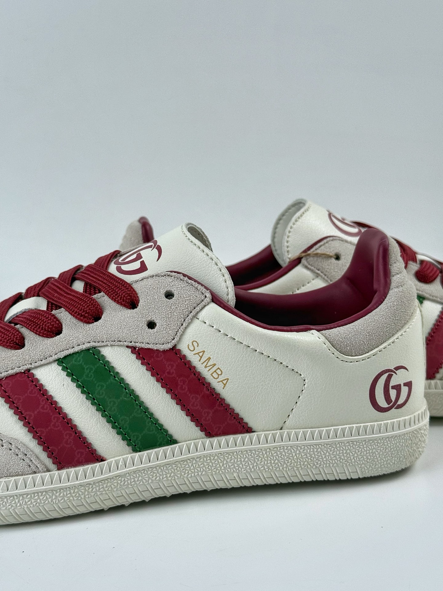 200 adidas originals Samba OG x GUCCI 灰白红 桑巴舞系列复古经典轻便板鞋 GJ75802-Chinese UA Cheap High Quatity Brand Clothes Bags handbags Sneakers wholesale wholesaler seller from China Factory suppliers Fashion Clothing Shoes best Quality Beautiful Price 200 adidas originals Samba OG x GUCCI 灰白红 桑巴舞系列复古经典轻便板鞋 GJ75802