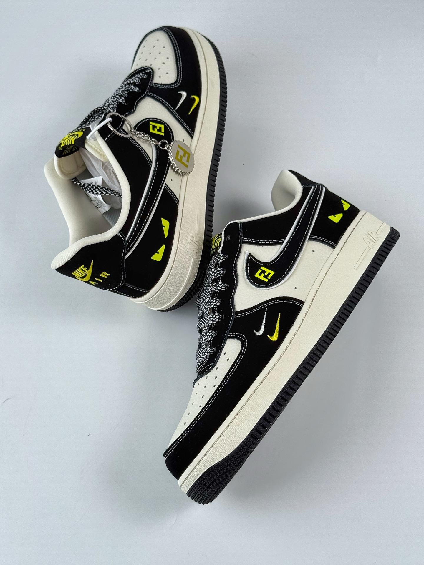 260 Nike Air Force 1 Low 07 黑白双小勾满天星 XL1979-102