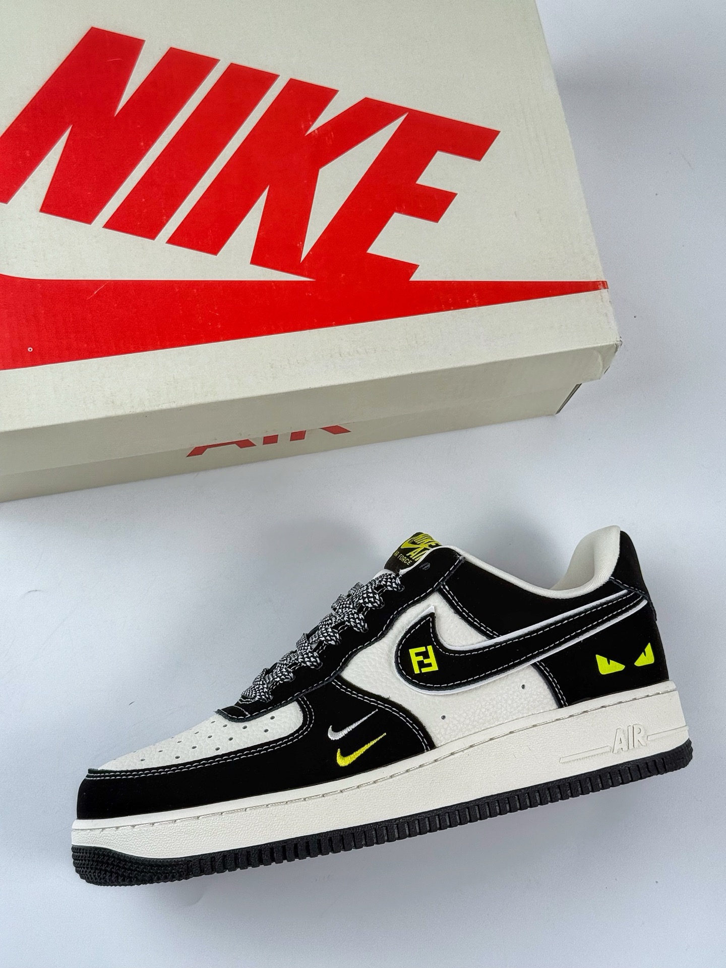 260 Nike Air Force 1 Low 07 黑白双小勾满天星 XL1979-102