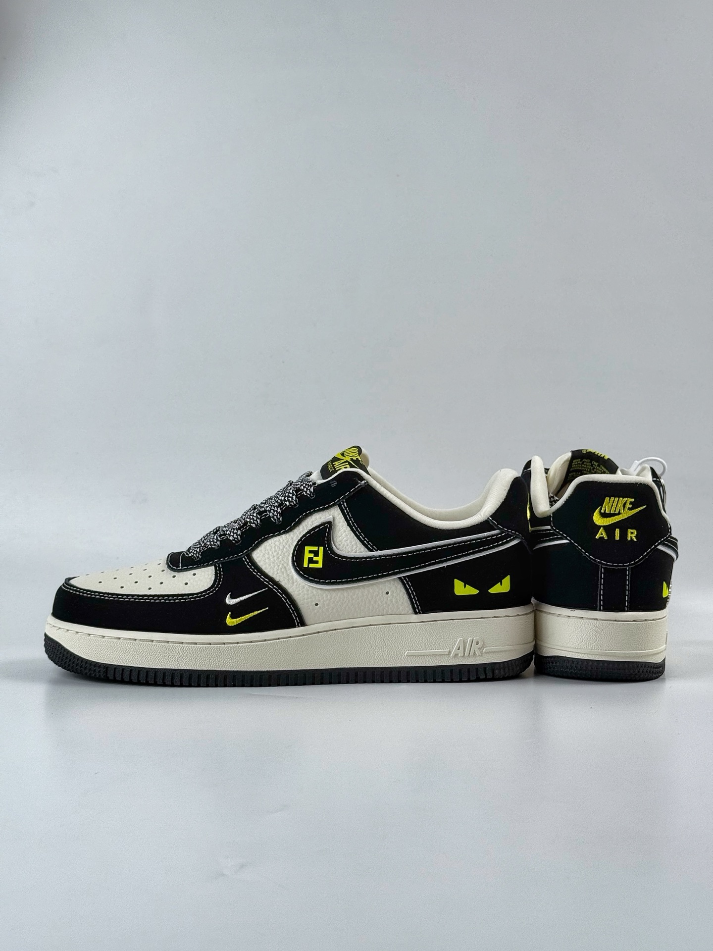 260 Nike Air Force 1 Low 07 黑白双小勾满天星 XL1979-102