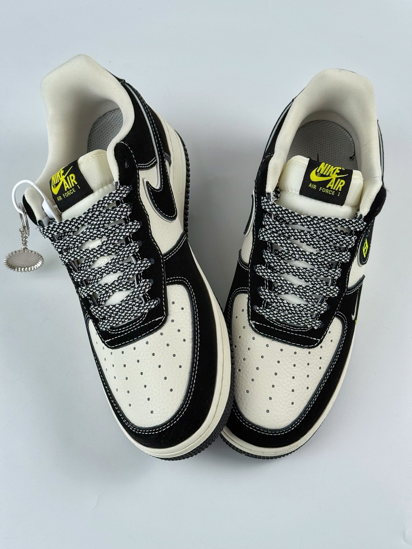 260 Nike Air Force 1 Low 07 黑白双小勾满天星 XL1979-102