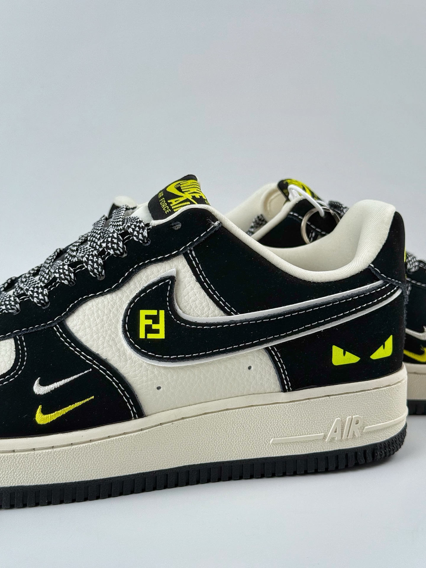260 Nike Air Force 1 Low 07 黑白双小勾满天星 XL1979-102