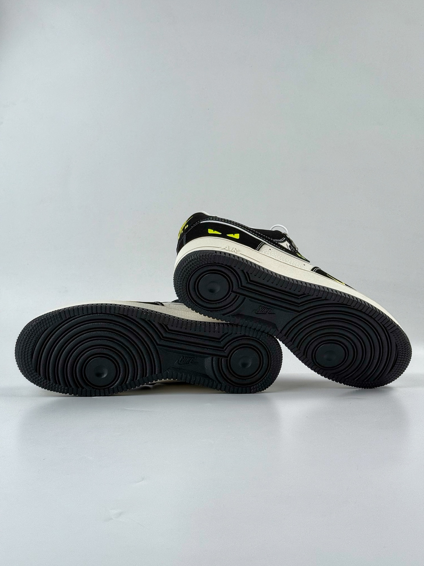 260 Nike Air Force 1 Low 07 黑白双小勾满天星 XL1979-102