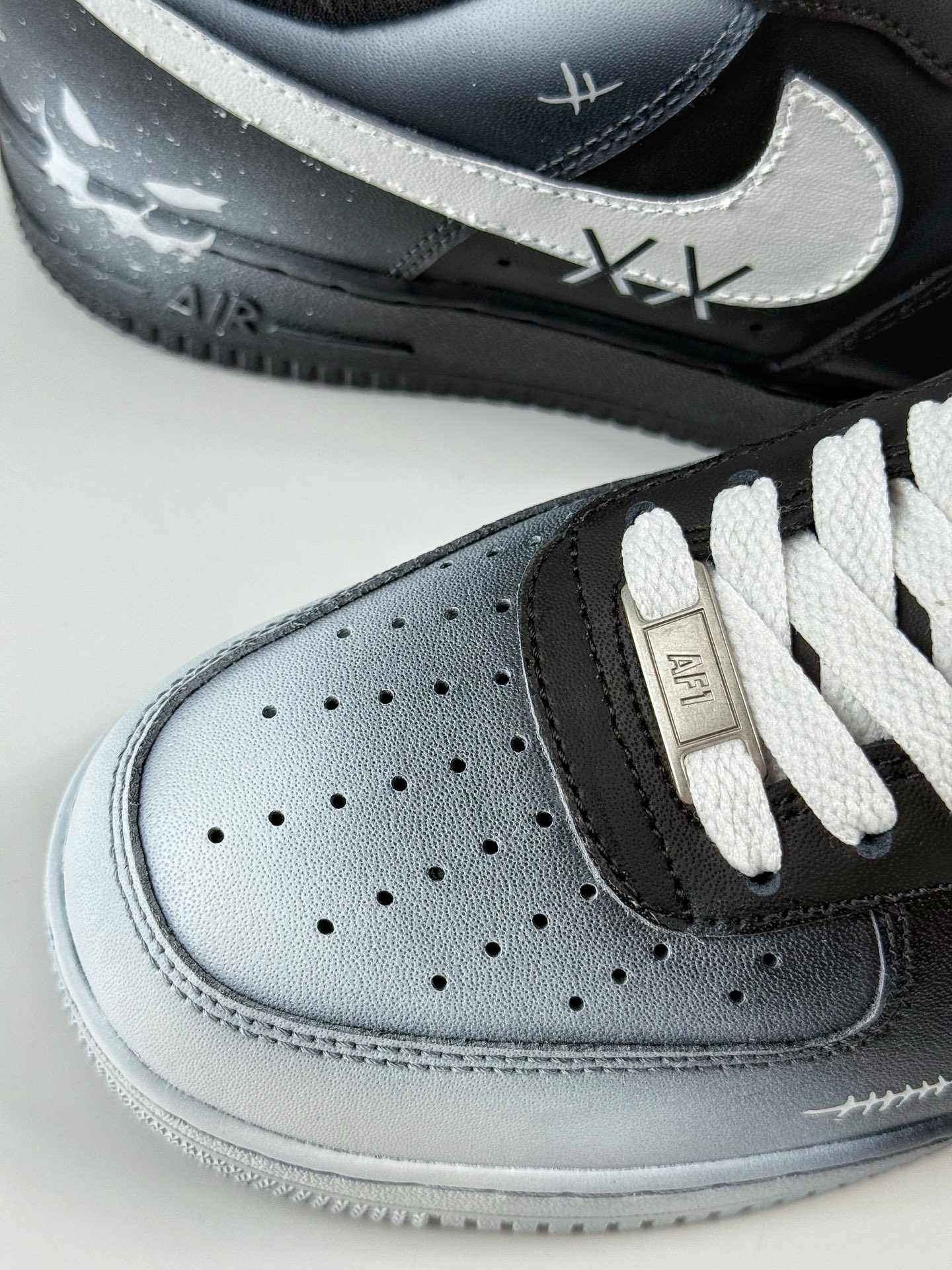 260 Nike Air Force 1 Low 07 渐变白黑 CW2288-018