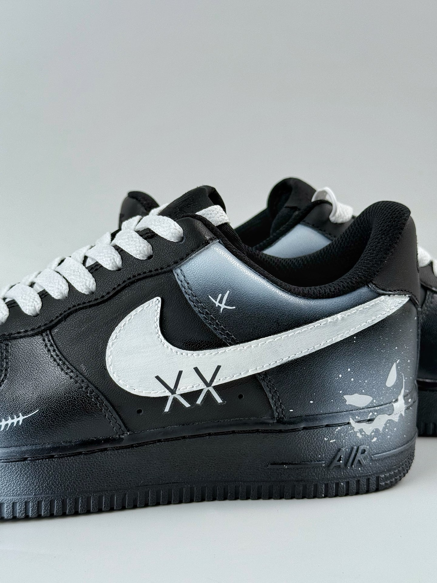 260 Nike Air Force 1 Low 07 渐变白黑 CW2288-018