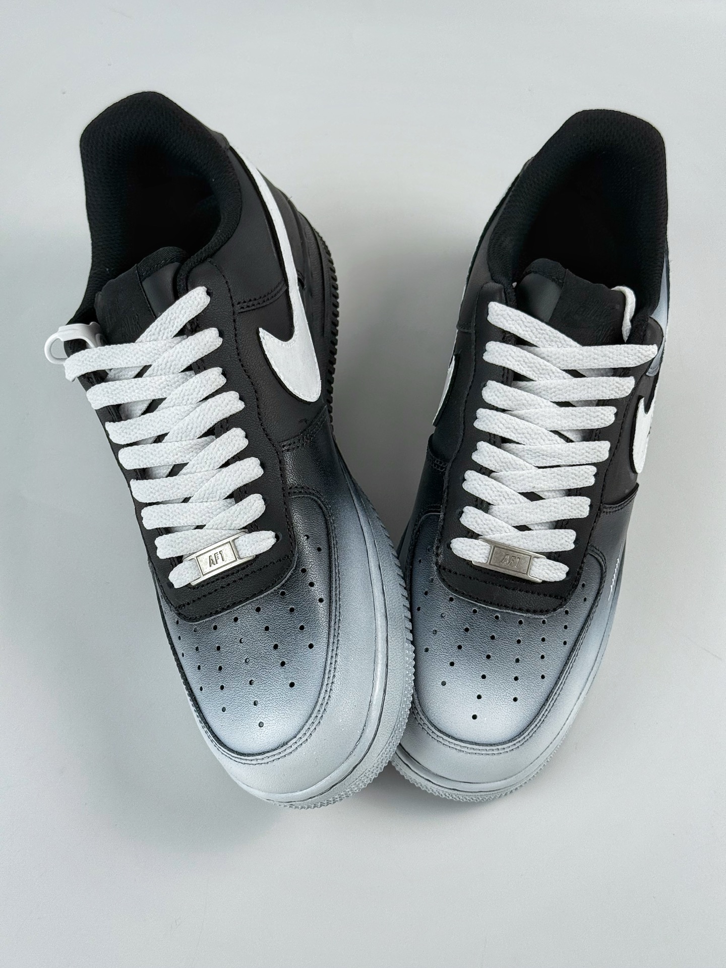 260 Nike Air Force 1 Low 07 渐变白黑 CW2288-018