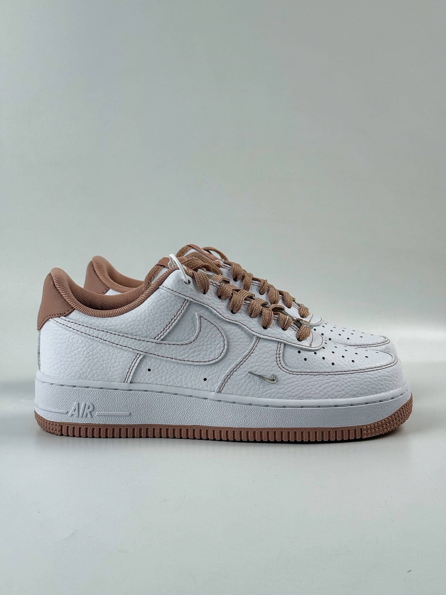 200 Nike Air Force 1 Low 07 白粉小勾 IB6543-100