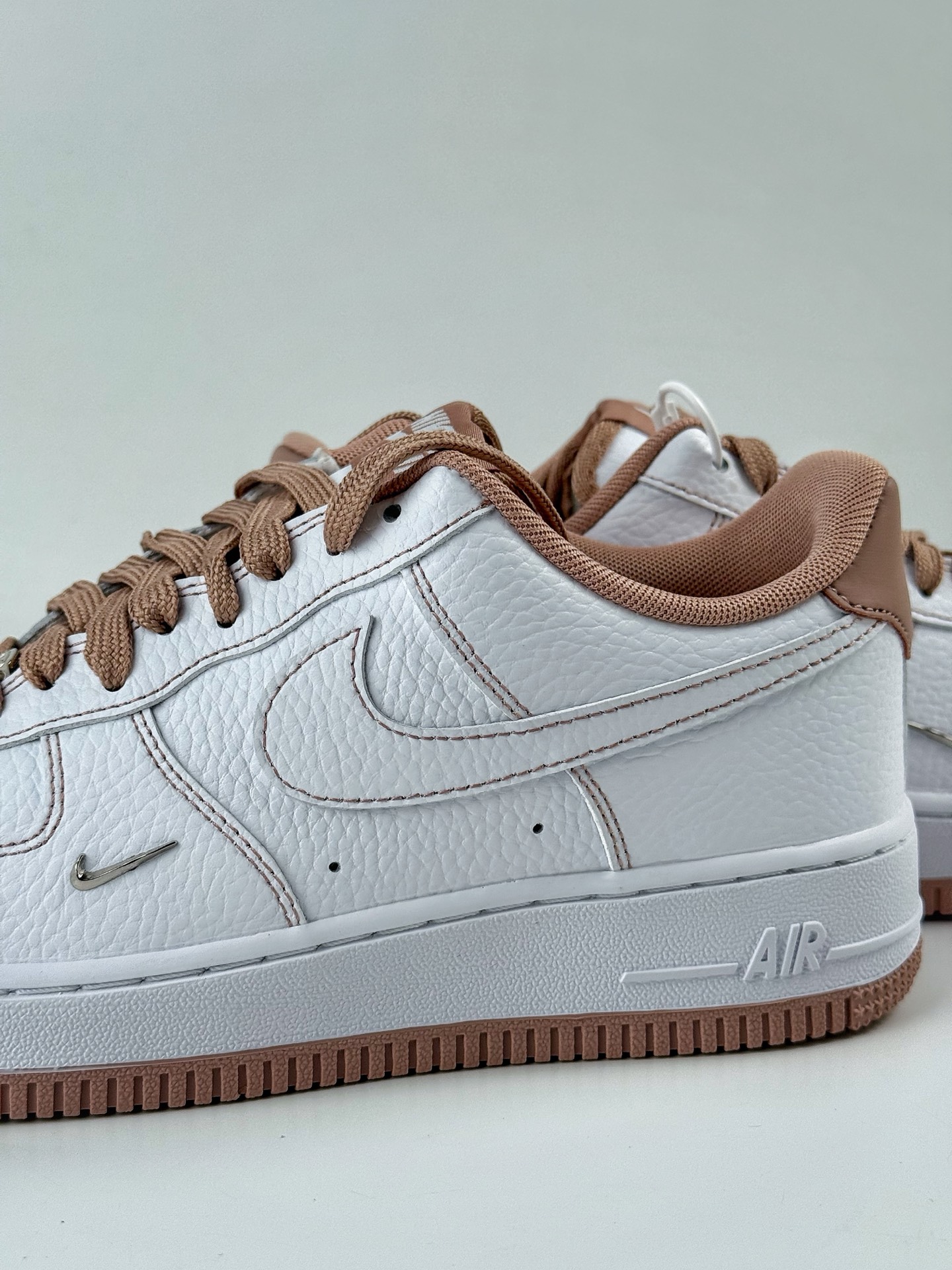 200 Nike Air Force 1 Low 07 白粉小勾 IB6543-100