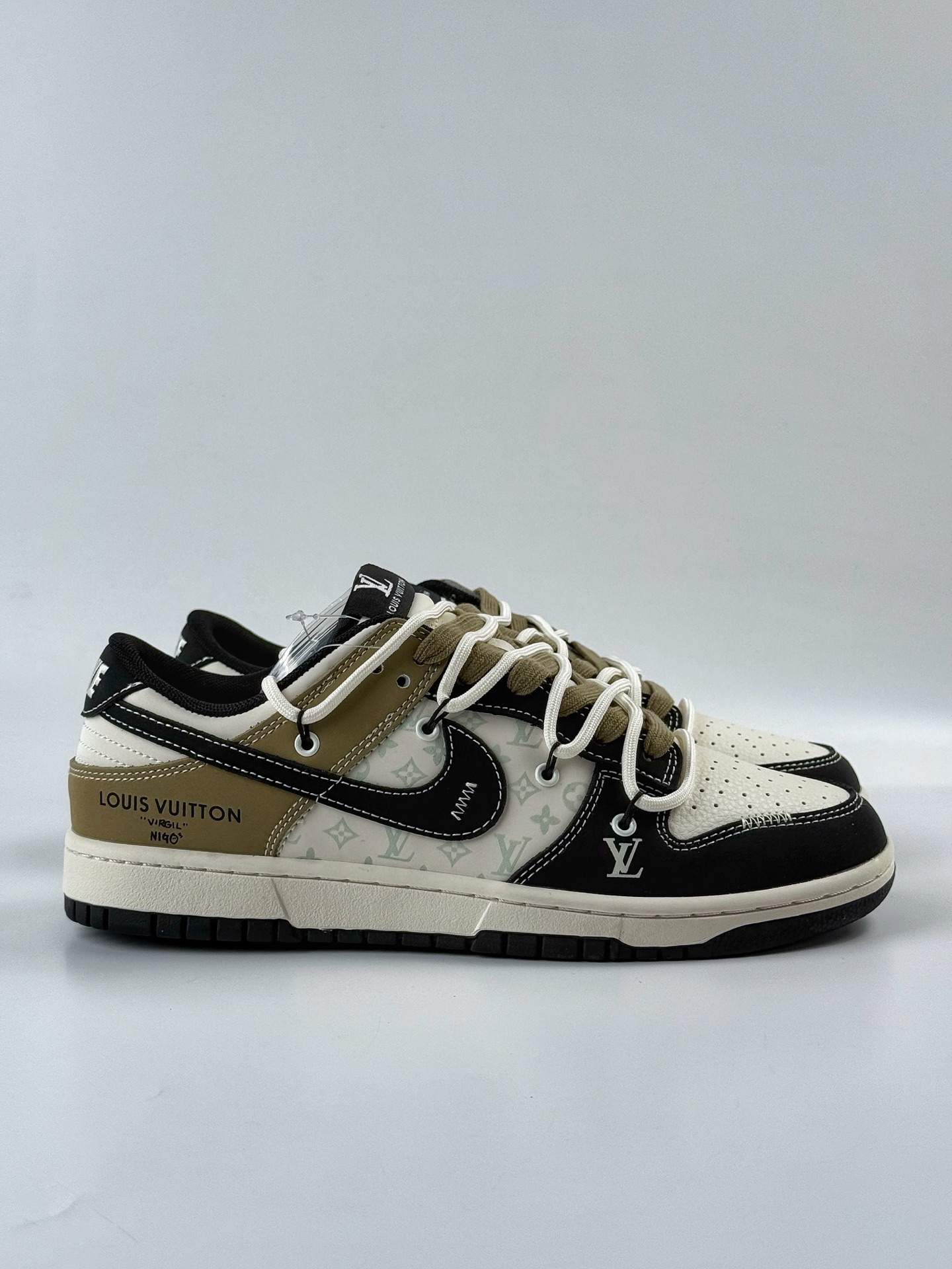300 Nike SB Dunk Low x Louis Vuitton 黑白绿绑带 YX5066-371