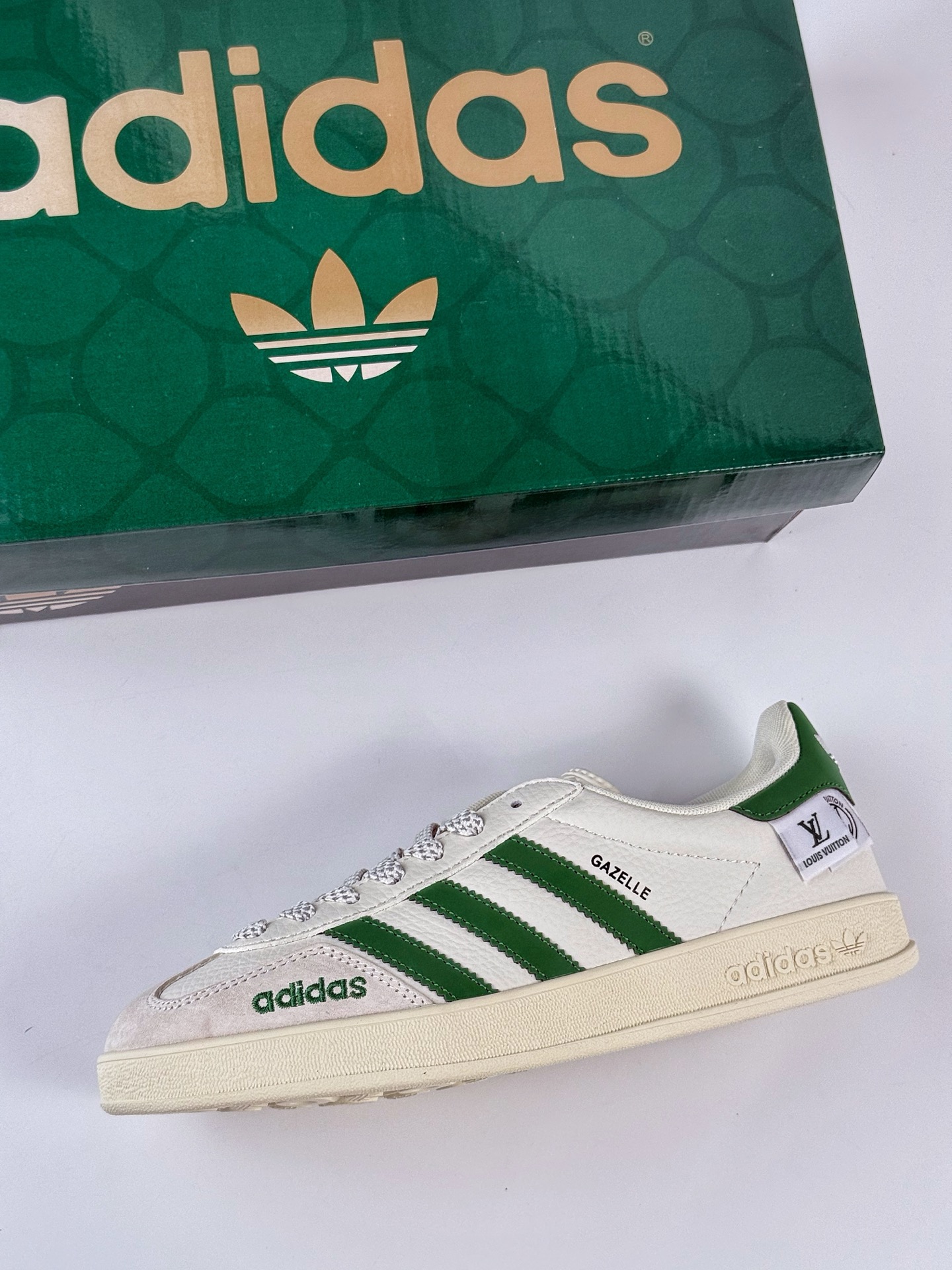 260 adidas originals Samba OG x Louis Vuitton 灰白绿满天星 桑巴舞系列复古经典轻便板鞋 XD6188-102